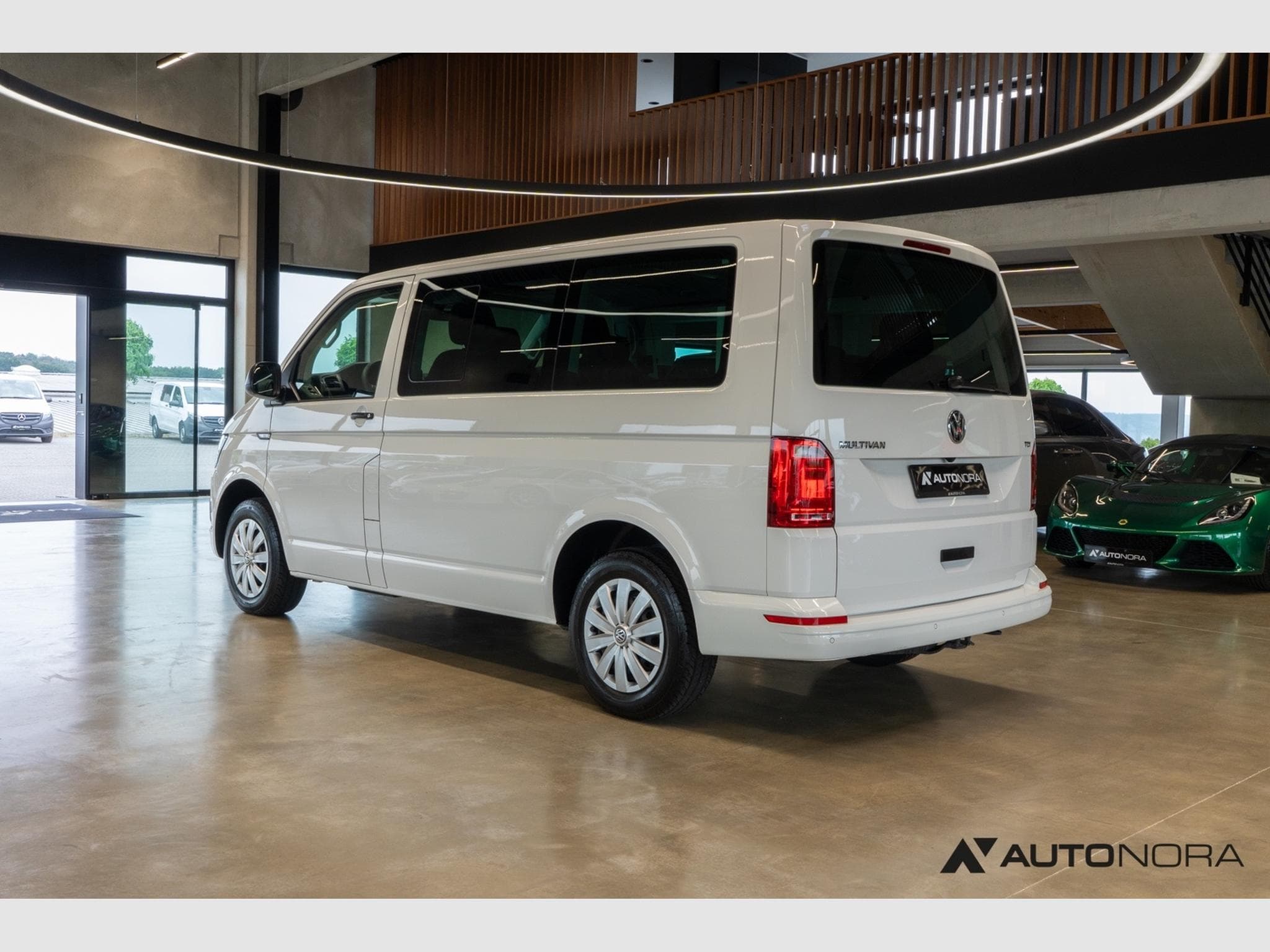 VW Multivan T6 2.0 TDI Multivan Trendline (2016) - Photo 2