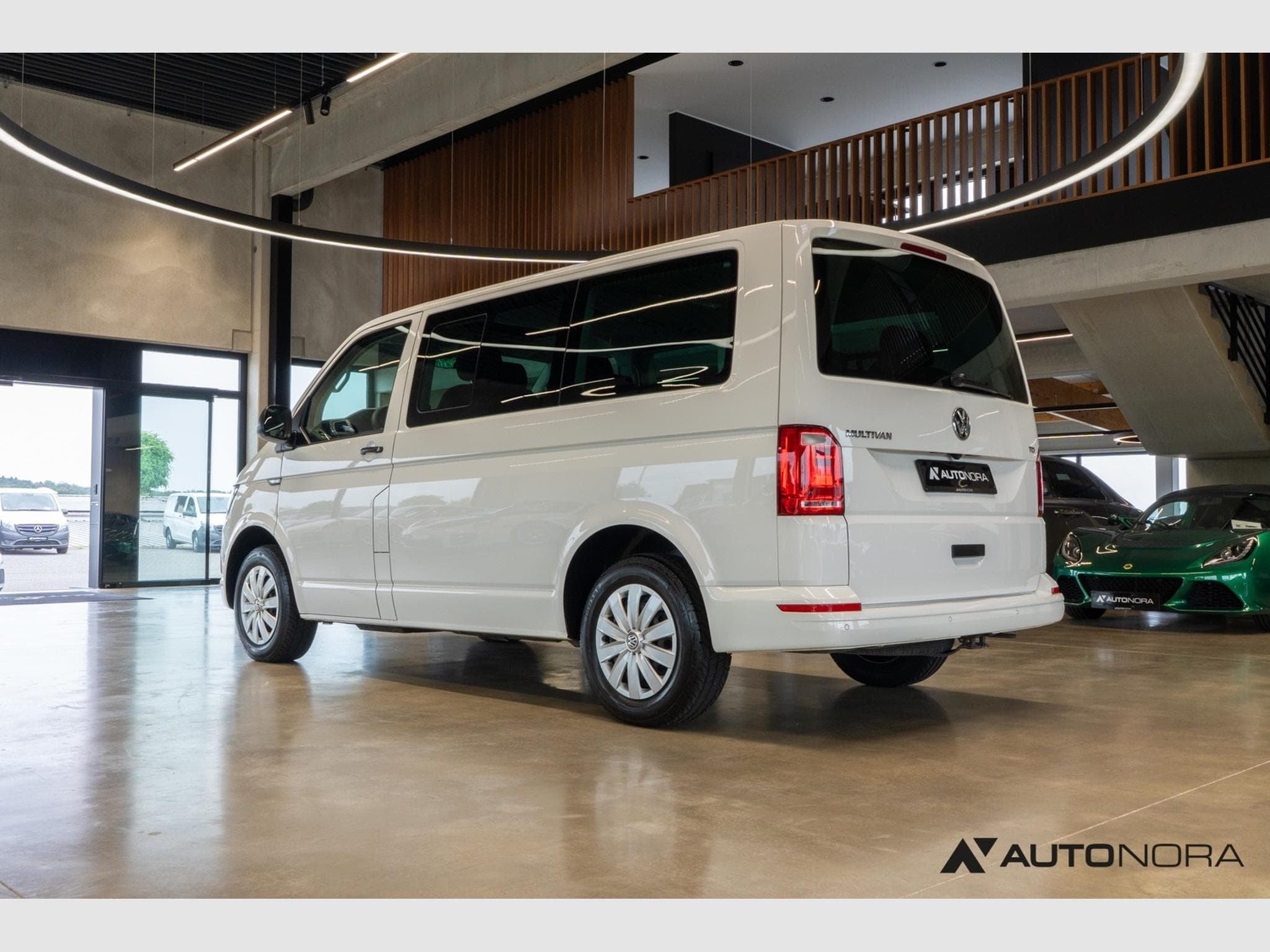 VW Multivan T6 2.0 TDI Multivan Trendline (2016) - Photo 8