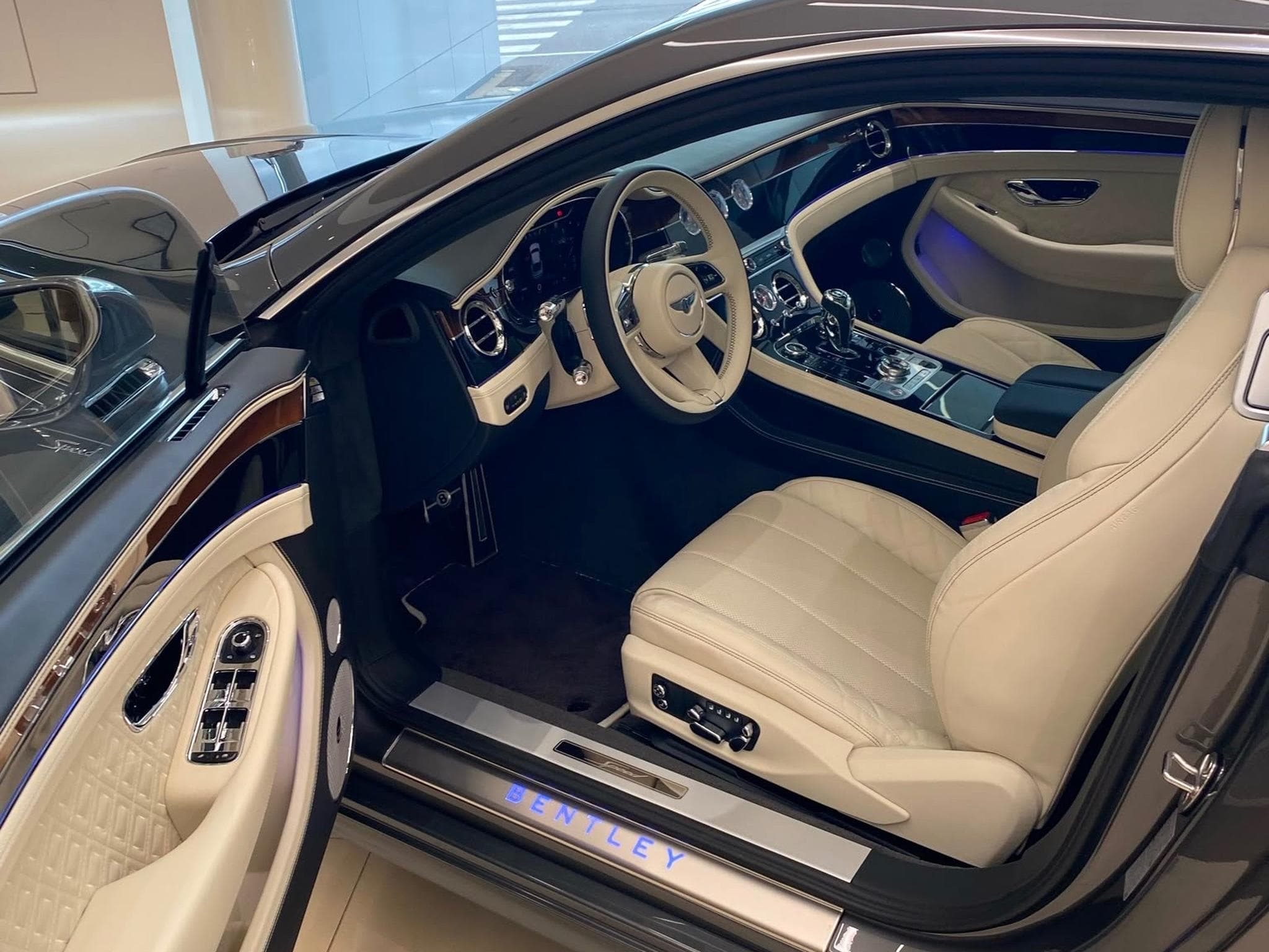 Bentley Continental GT Speed W12 (2022) - Photo 4