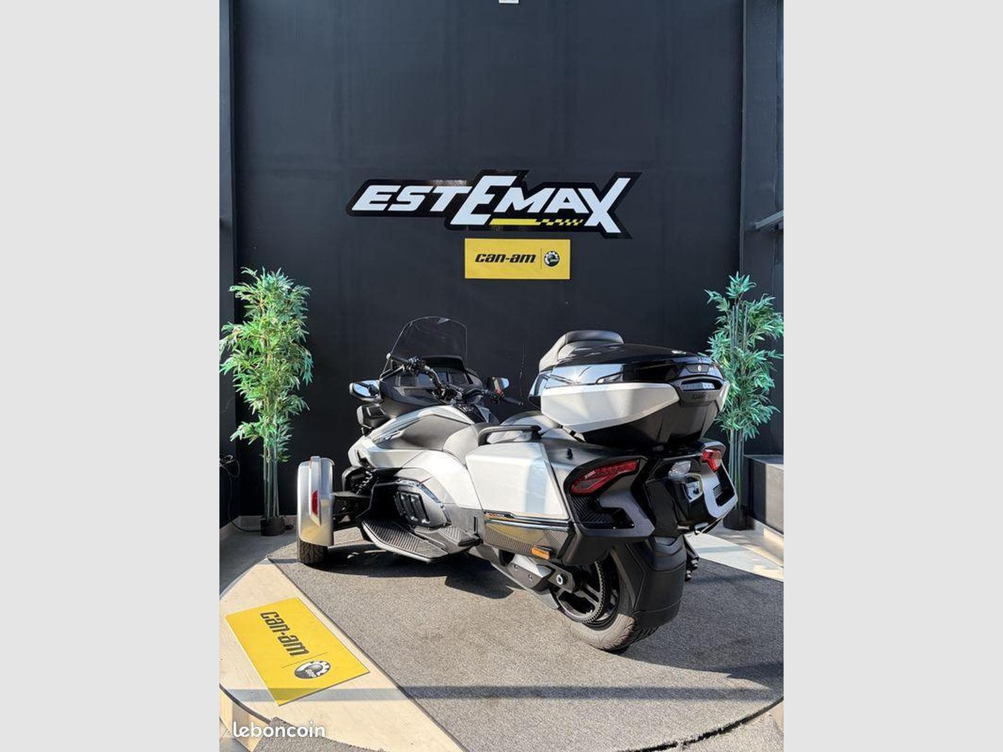 BRP Can-Am Spyder RT (2024) - Photo 2