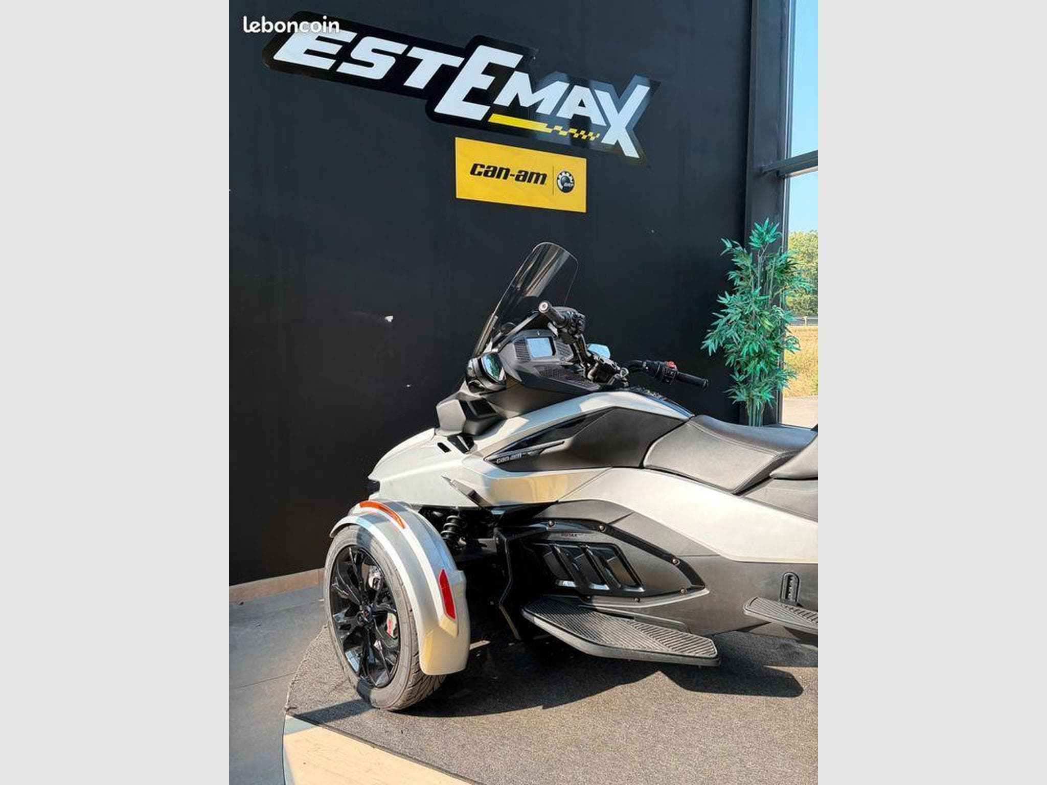 BRP Can-Am Spyder RT (2024) - Photo 3