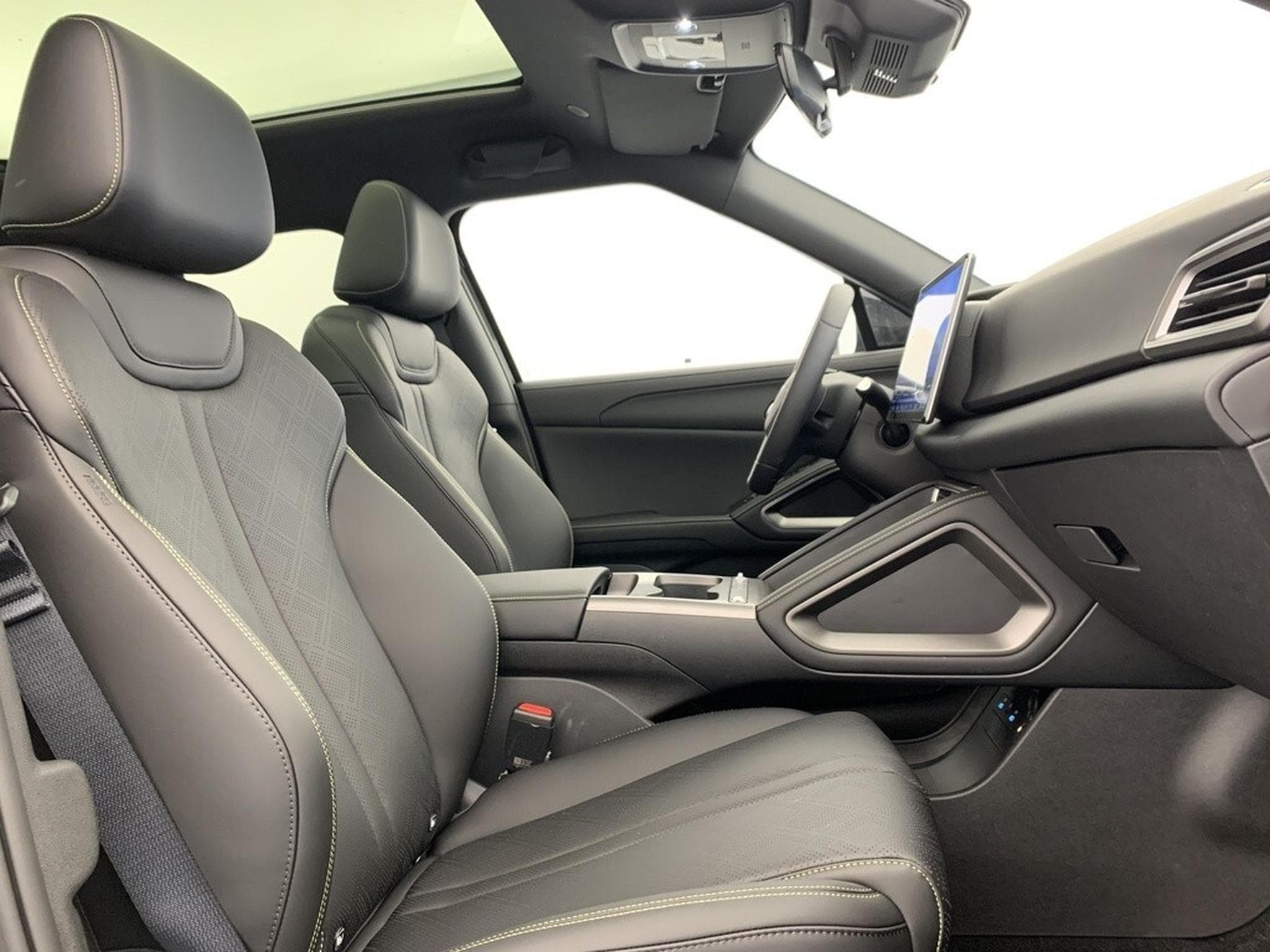 BYD ATTO 2 1.5 DMi Boost PHEV (2026) - Photo 6