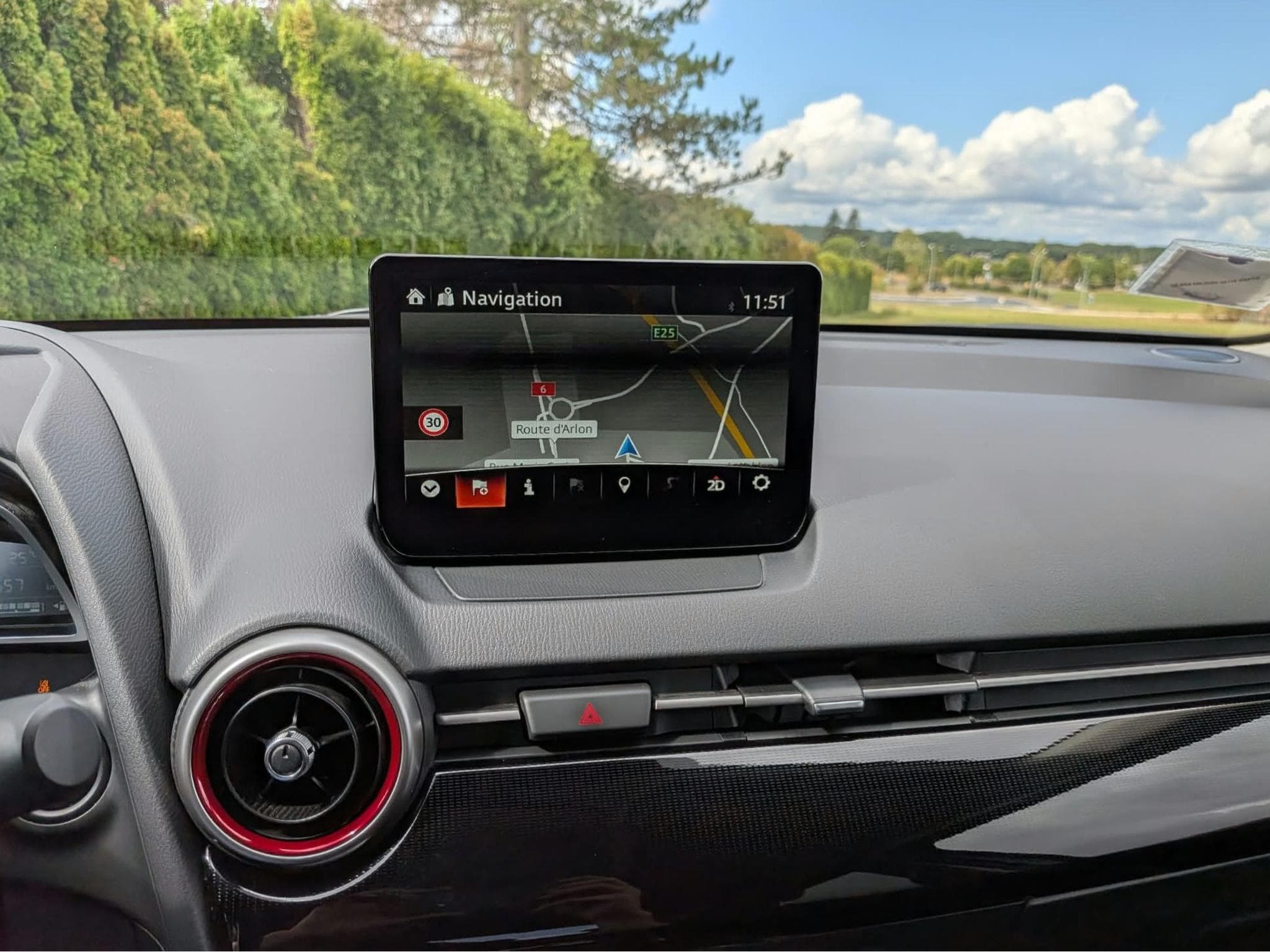 Mazda 2 e-SKYACTIV (2023) - Photo 11