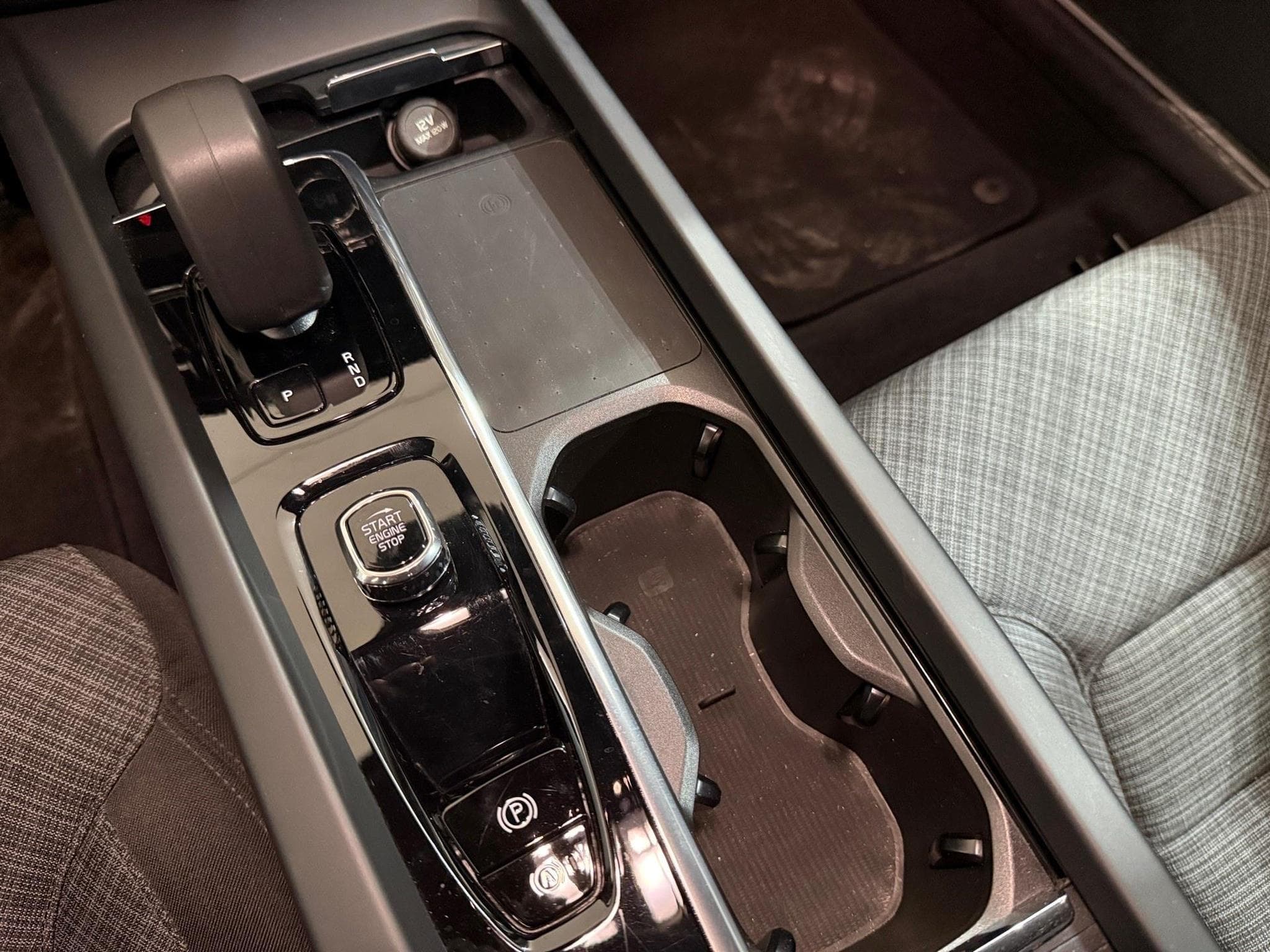 Volvo S60 -46% B4 MHEV 197cv BVA +GPS+CAM+LED+Options (2024) - Photo 13