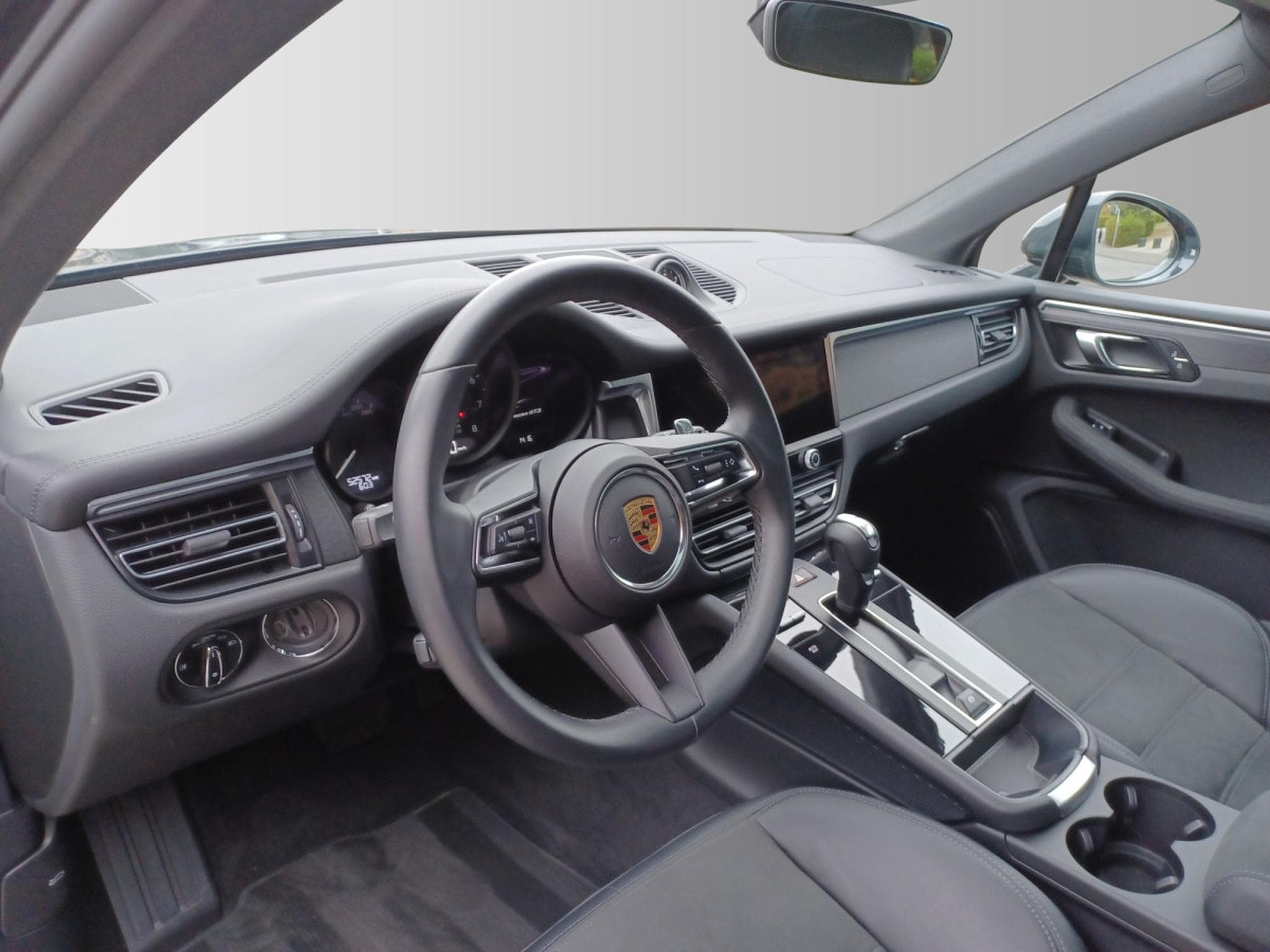 Porsche Macan GTS (2023) - Photo 10