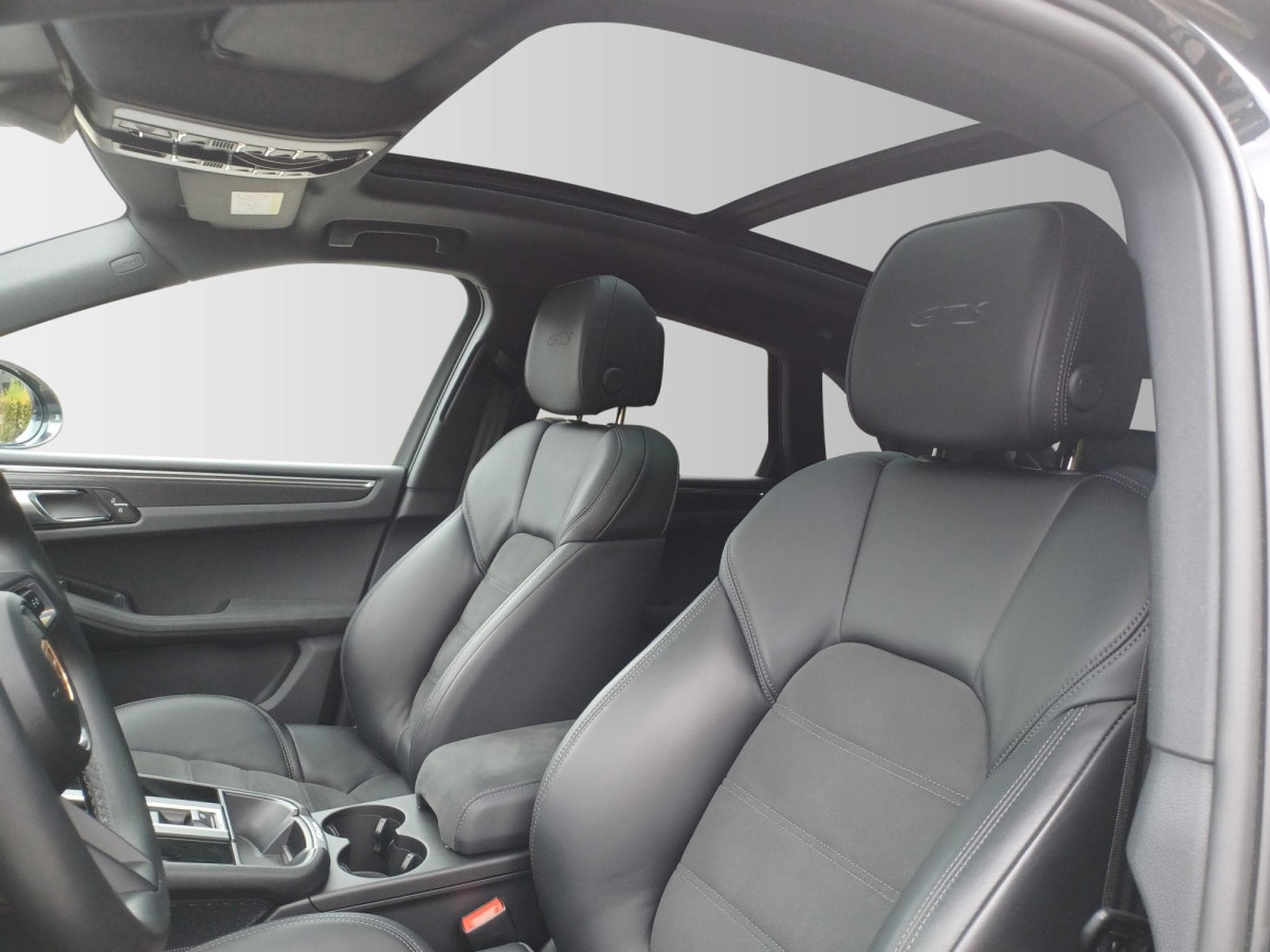 Porsche Macan GTS (2023) - Photo 9