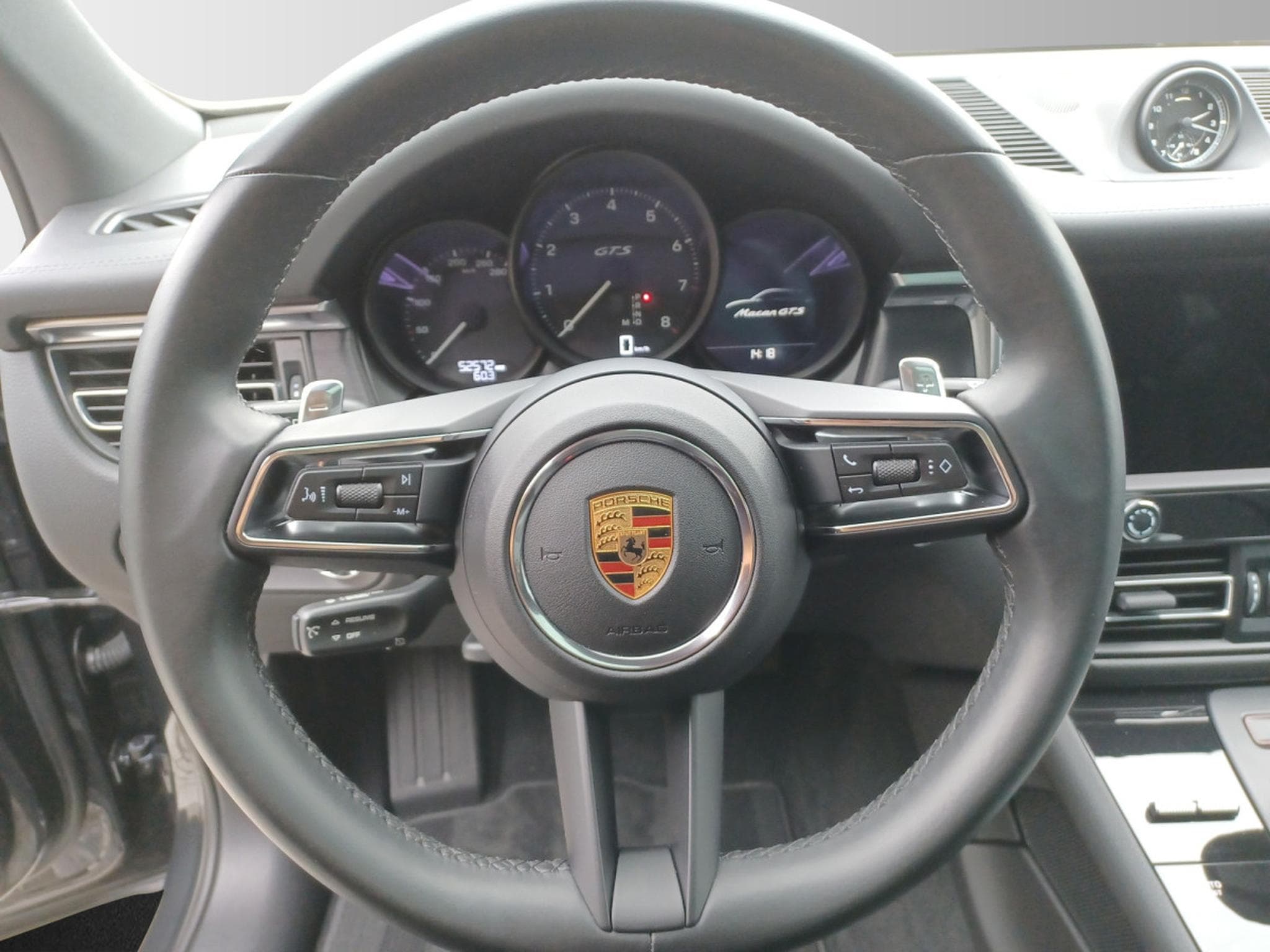 Porsche Macan GTS (2023) - Photo 11