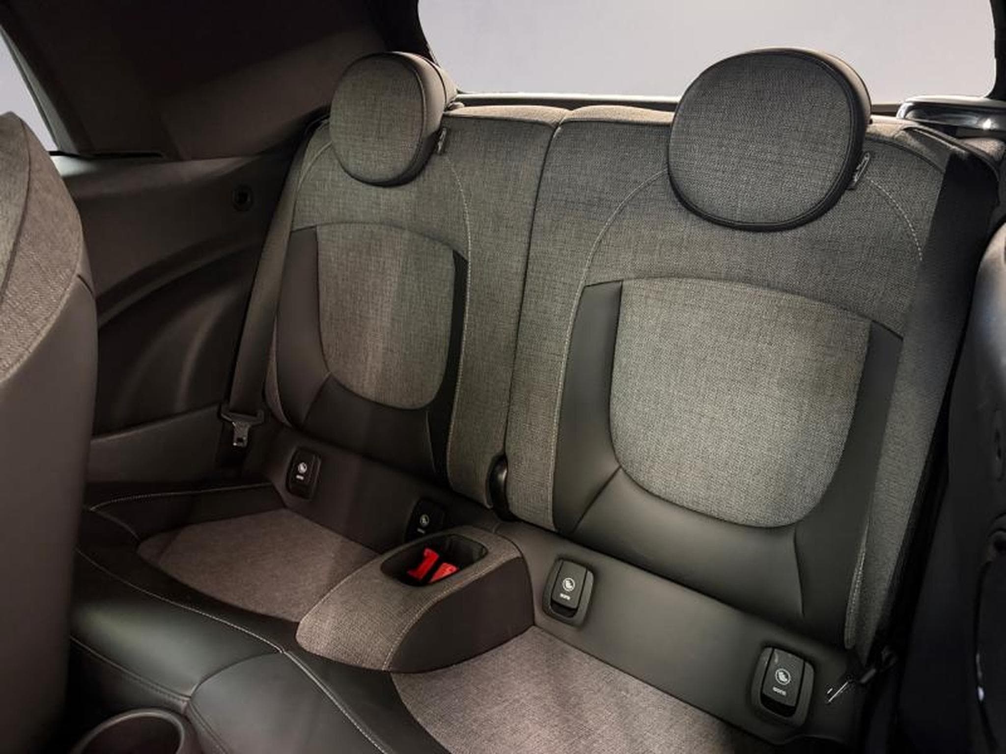MINI Cooper Cooper S Cabrio (2021) - Photo 14