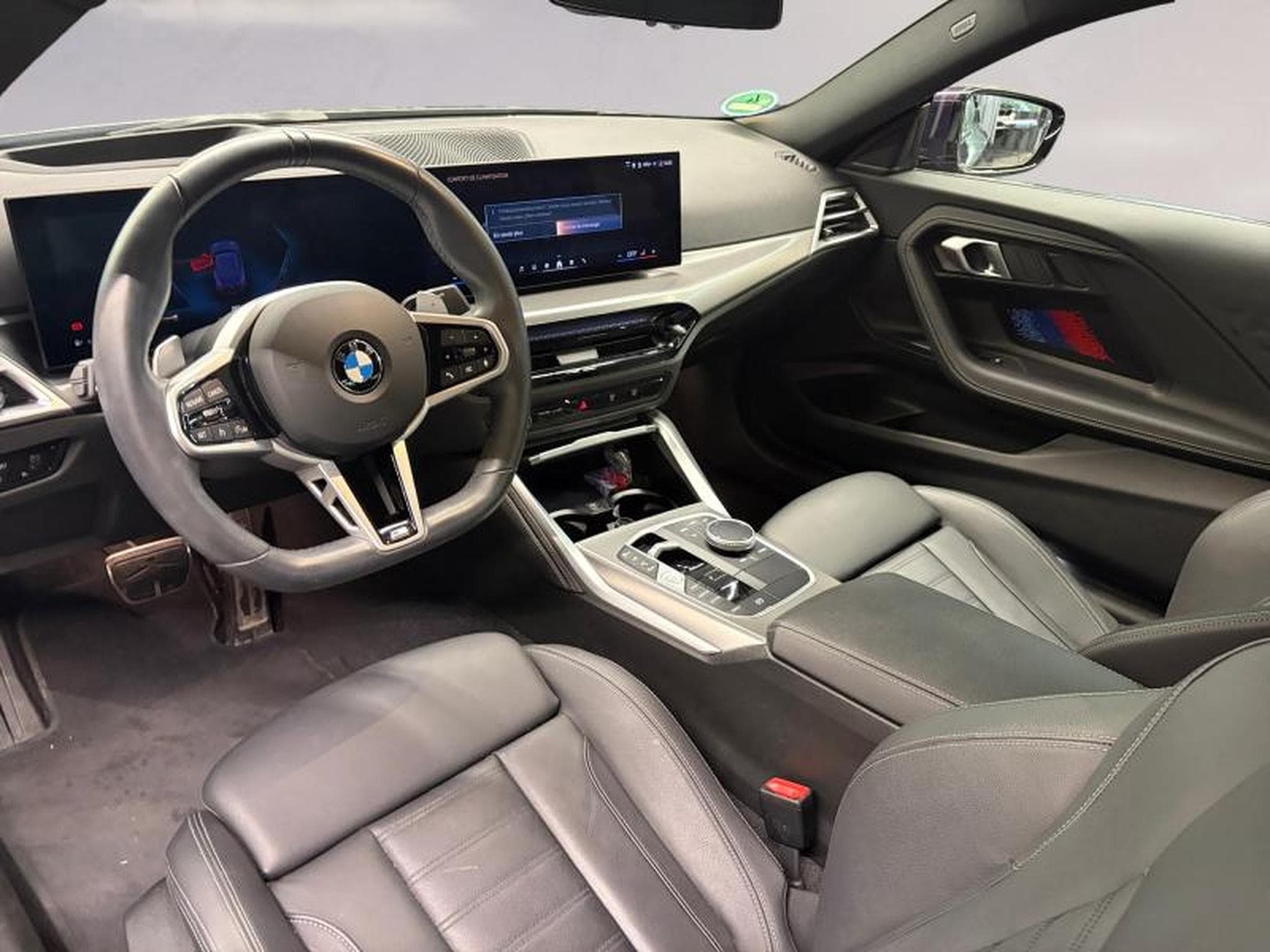 BMW 220 220i Coupé Kit M Sport (2025) - Foto 6