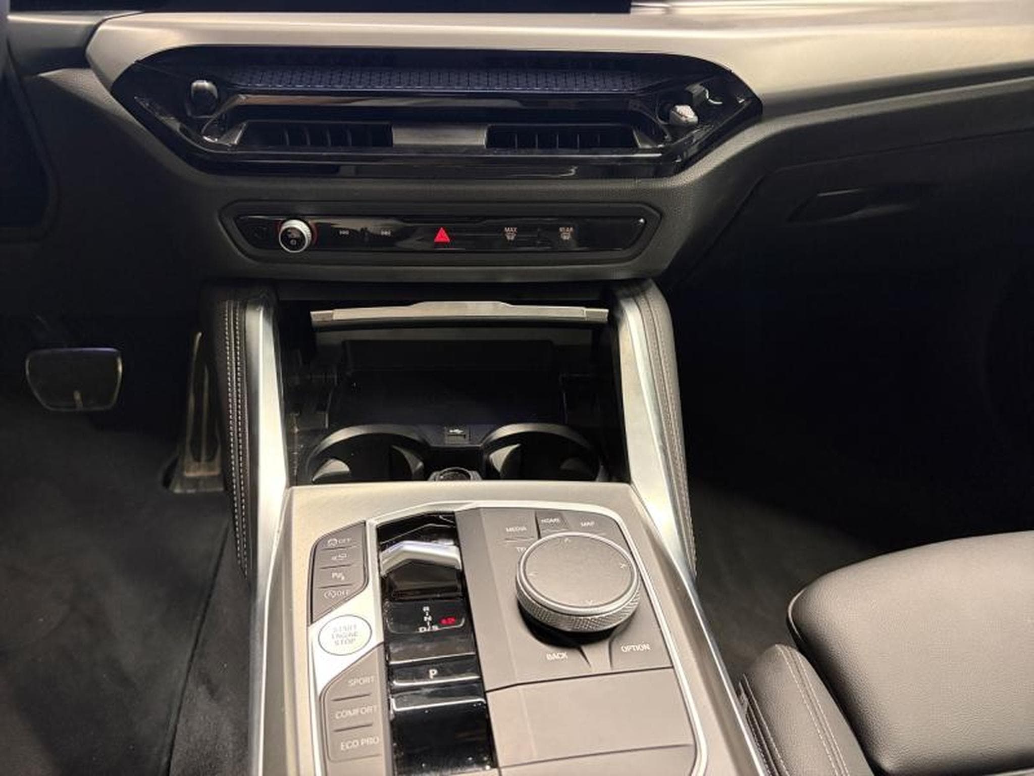 BMW 220 220i Coupé Kit M Sport (2025) - Foto 11