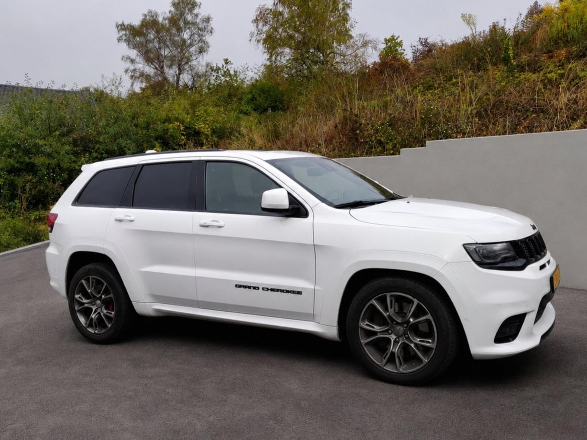 Jeep Grand Cherokee SRT 6.4 V8 HEMI (2019) - Foto 3