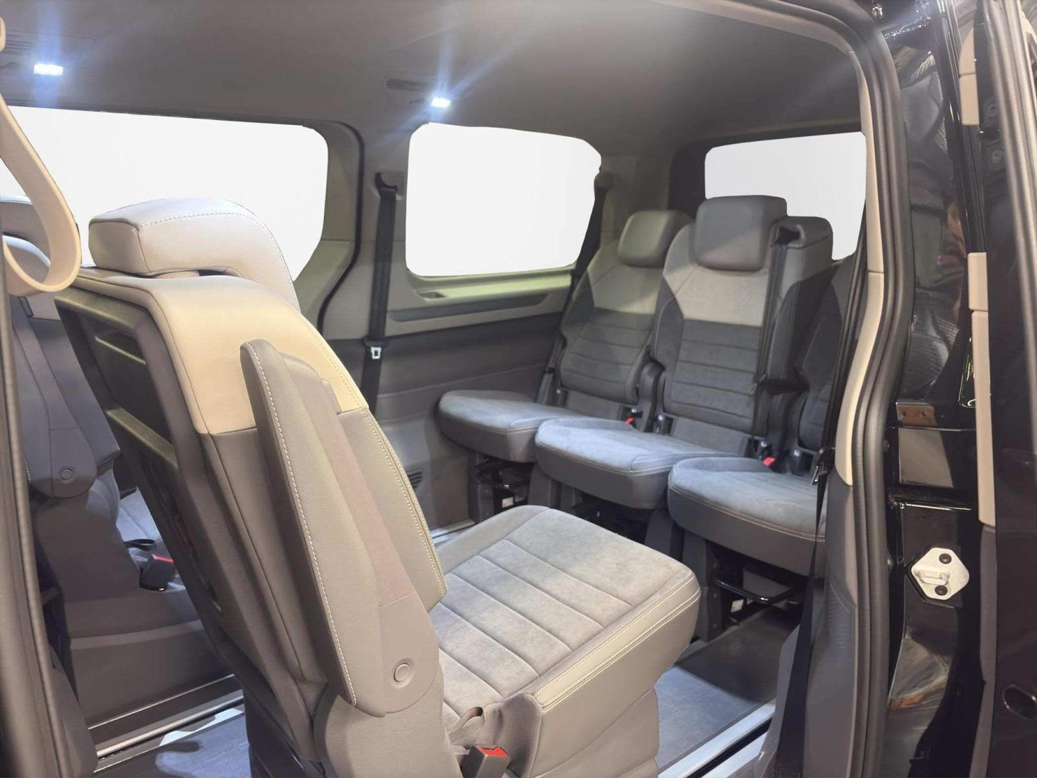 VW T7 Style (2026) - Photo 9