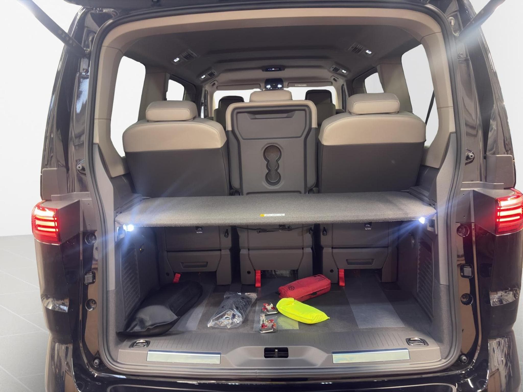 VW T7 Style (2026) - Photo 13