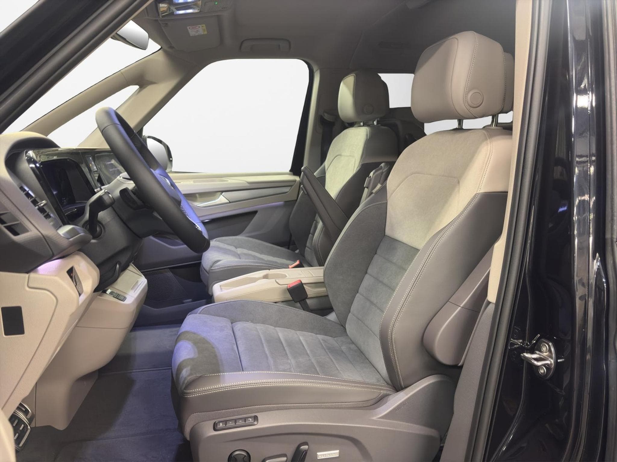 VW T7 Style (2026) - Photo 10