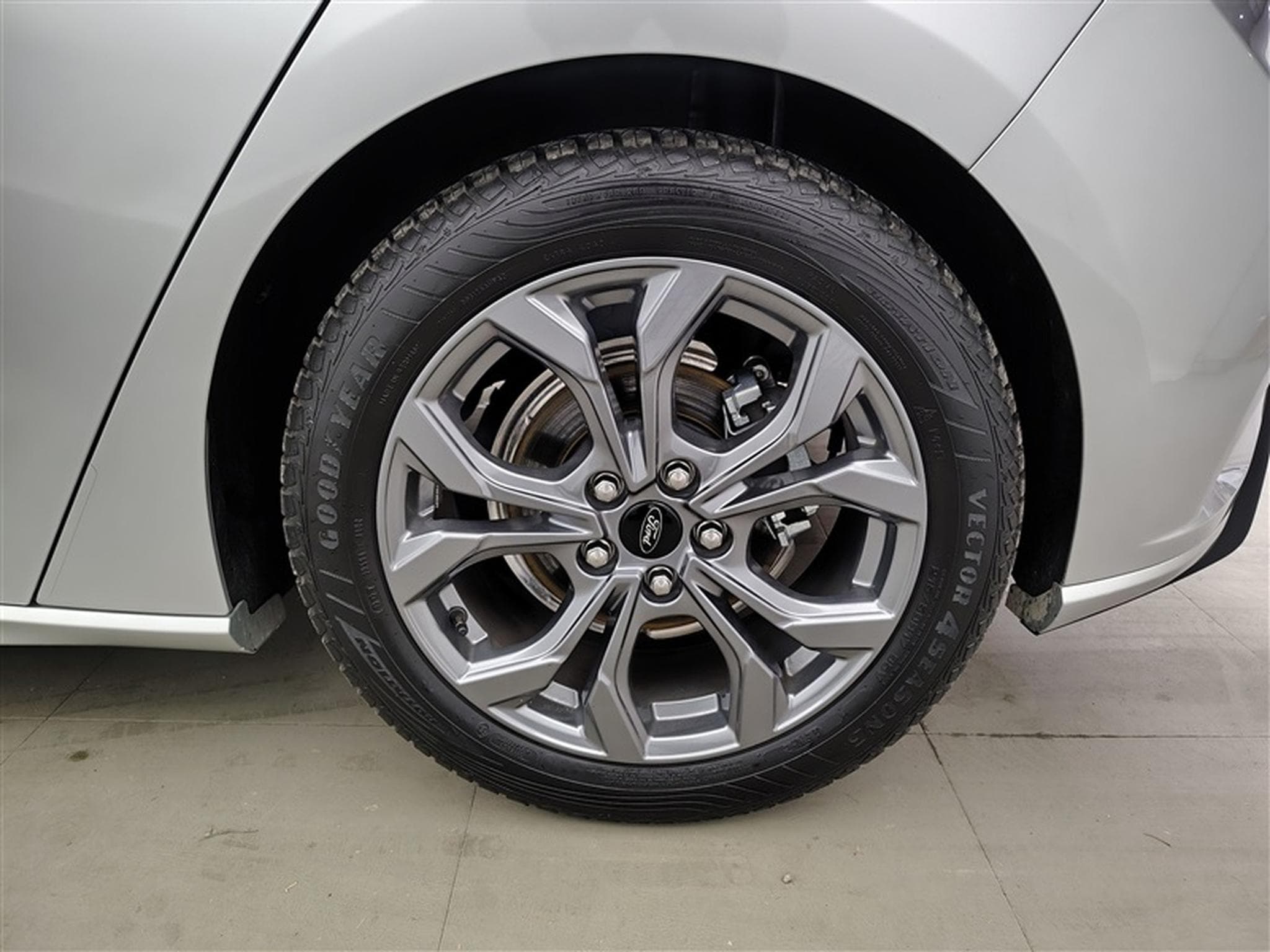 Ford Focus 1.5 EcoBlue 115cv PowerShift ST-Line NAVI / FULL LED / CAM (2025) - Foto 5