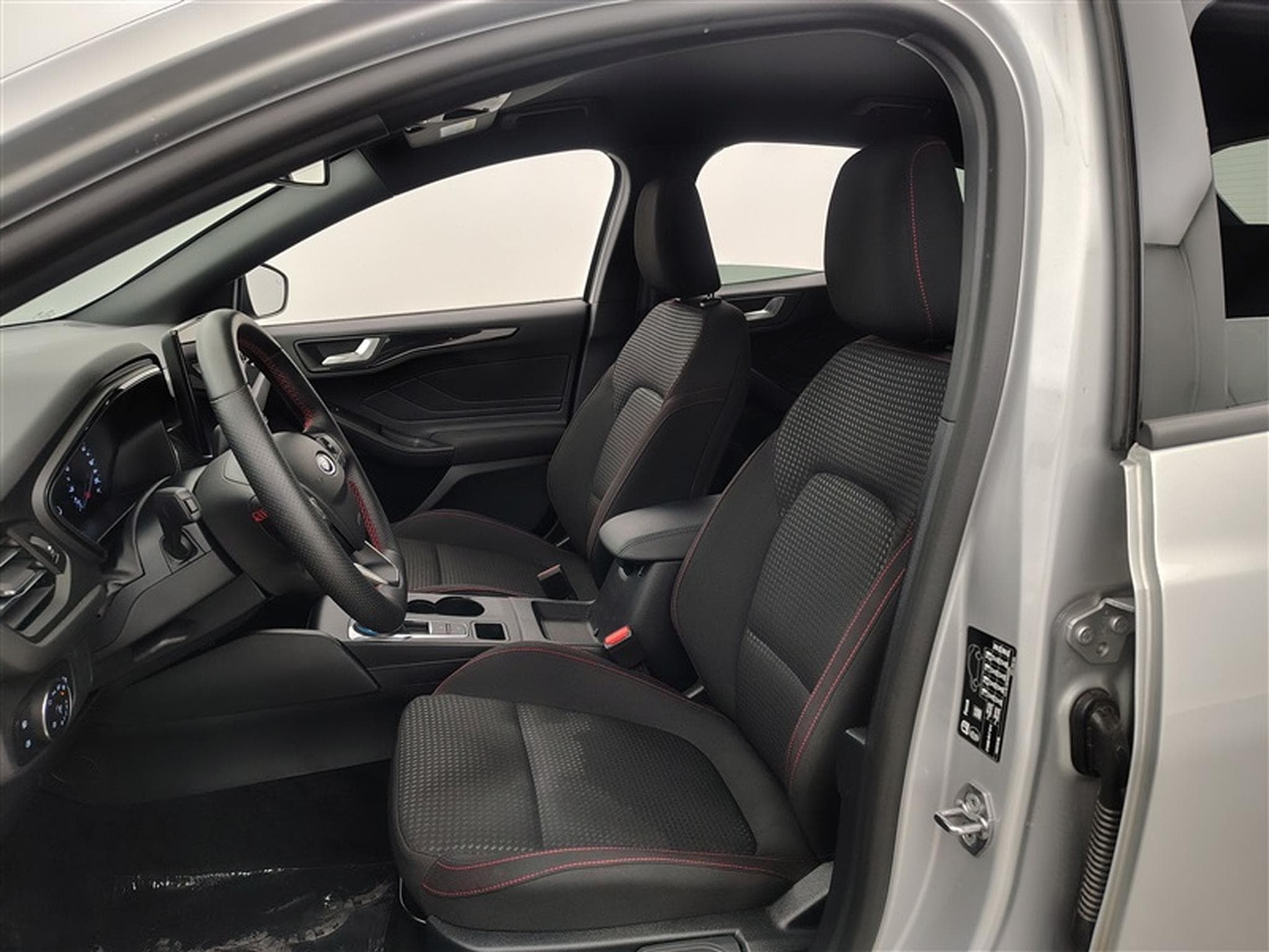 Ford Focus 1.5 EcoBlue 115cv PowerShift ST-Line NAVI / FULL LED / CAM (2025) - Foto 6