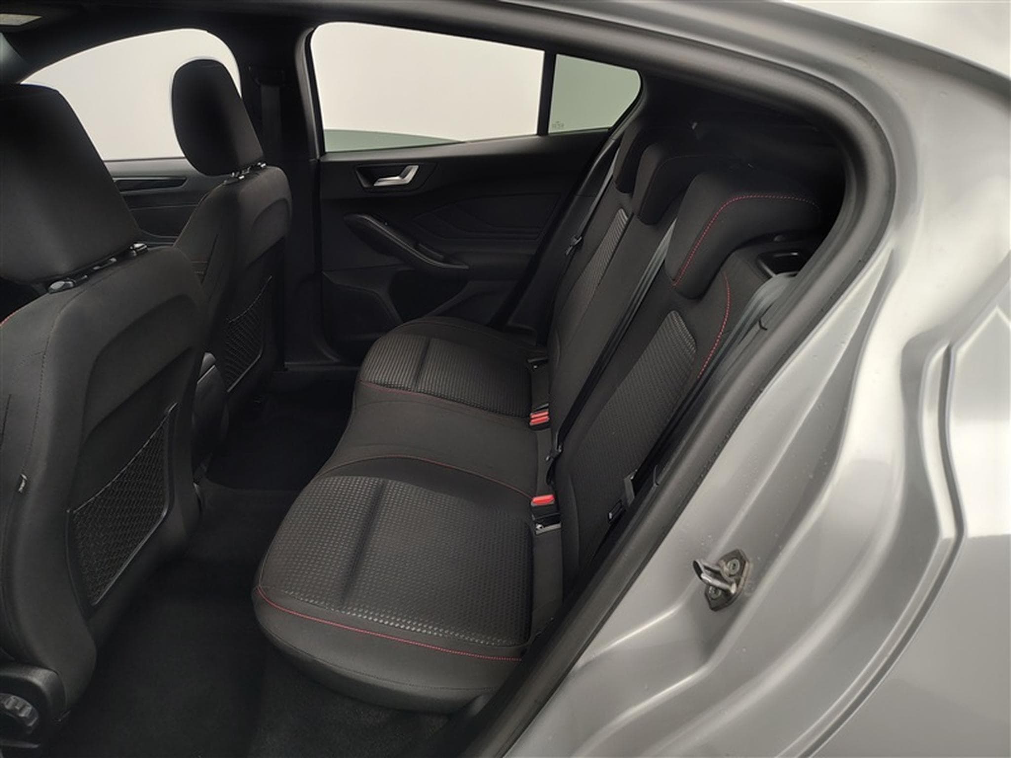 Ford Focus 1.5 EcoBlue 115cv PowerShift ST-Line NAVI / FULL LED / CAM (2025) - Foto 12