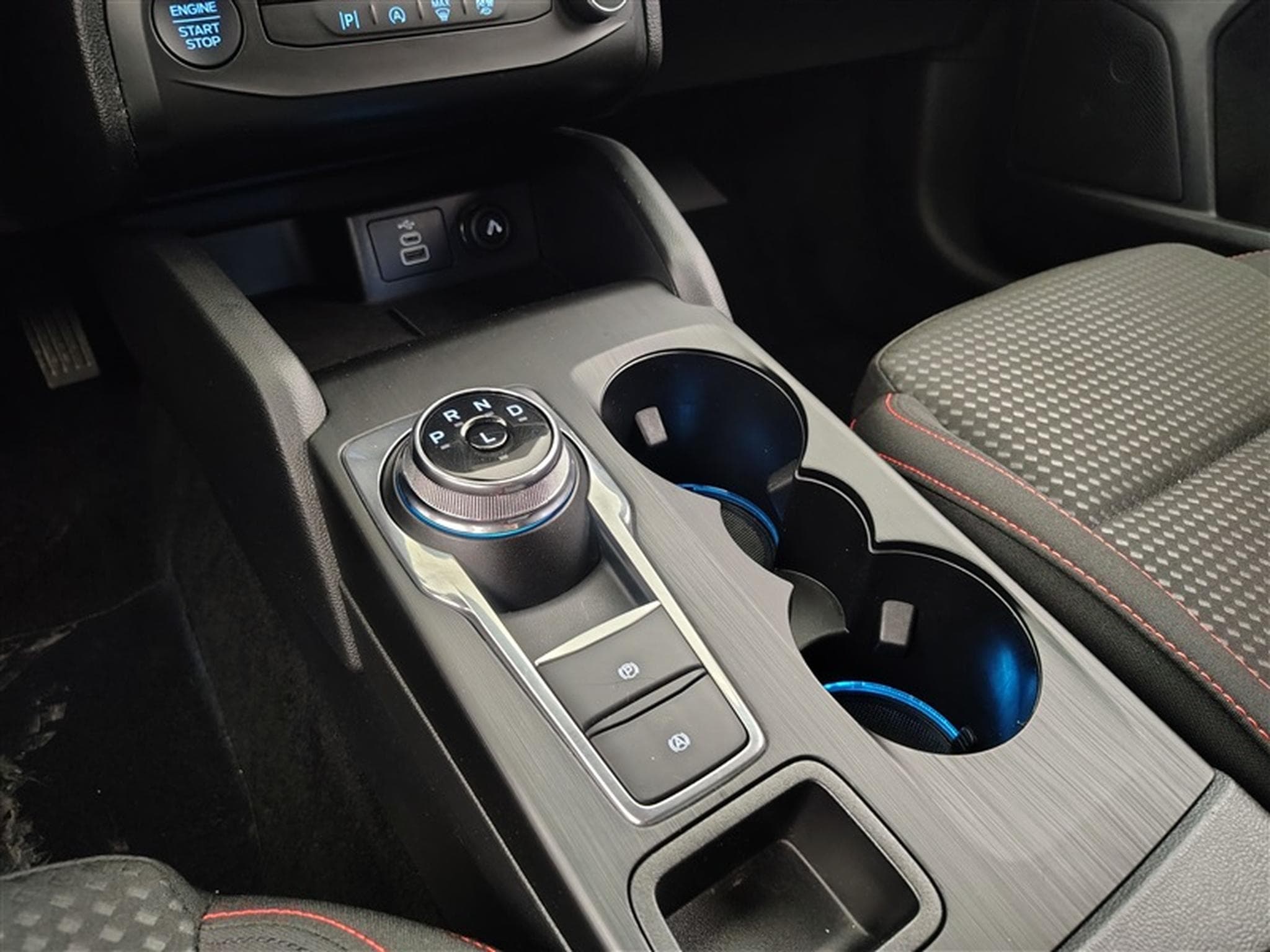 Ford Focus 1.5 EcoBlue 115cv PowerShift ST-Line NAVI / FULL LED / CAM (2025) - Foto 11