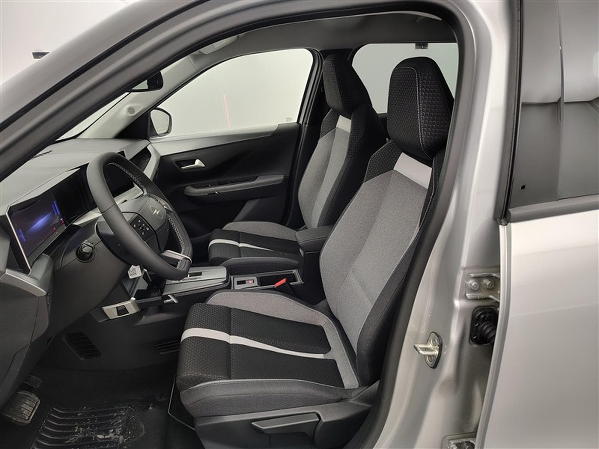Opel Frontera 1.2 Turbo 145cv AT8 GS NAVI / FULL LED / CAMERA / JA 17 (2026) - Photo 7