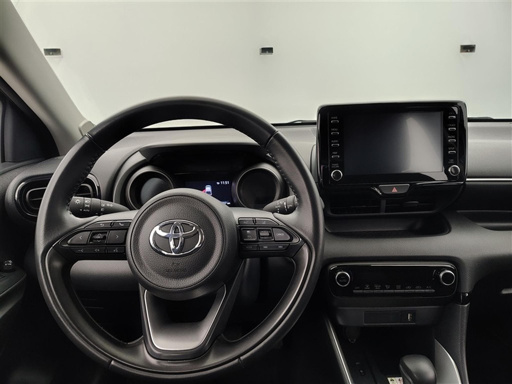 Toyota Yaris 1.5i VVT-i Hybrid Y-conic E-CVT *NAVI/CAMERA/JA* (2022) - Photo 9