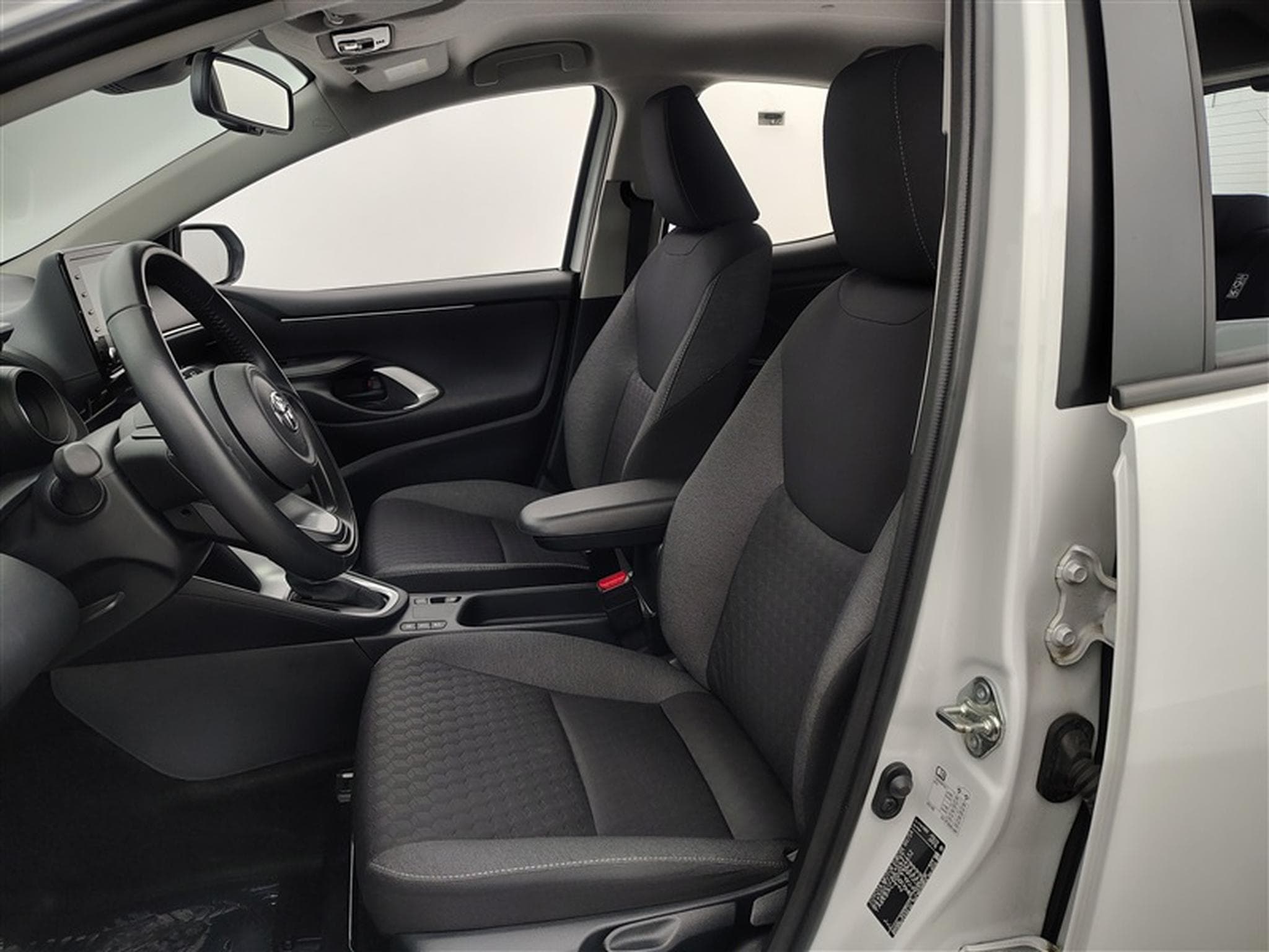 Toyota Yaris 1.5i VVT-i Hybrid Y-conic E-CVT *NAVI/CAMERA/JA* (2022) - Photo 7