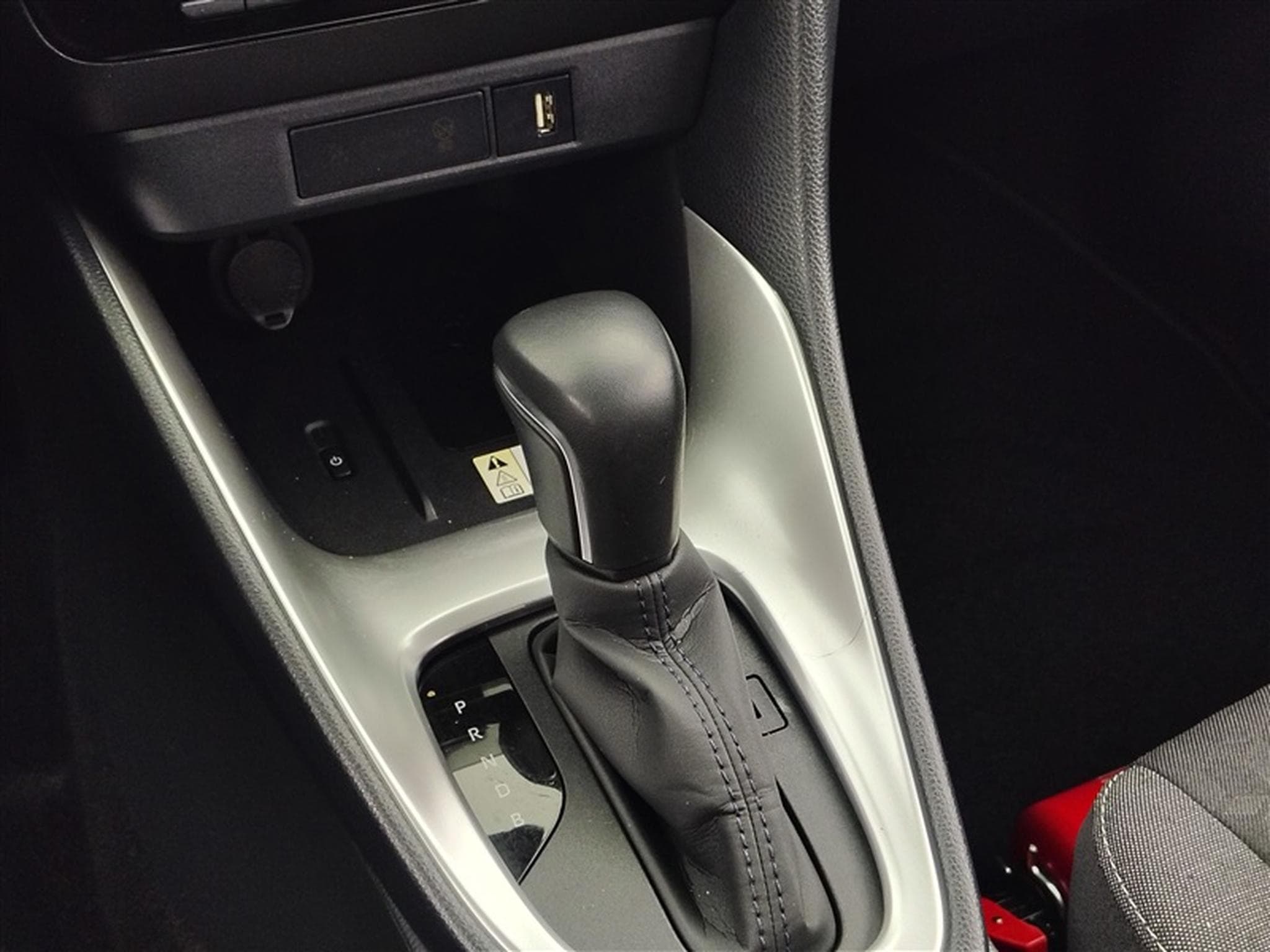 Toyota Yaris 1.5i VVT-i Hybrid Y-conic E-CVT *NAVI/CAMERA/JA* (2022) - Photo 12