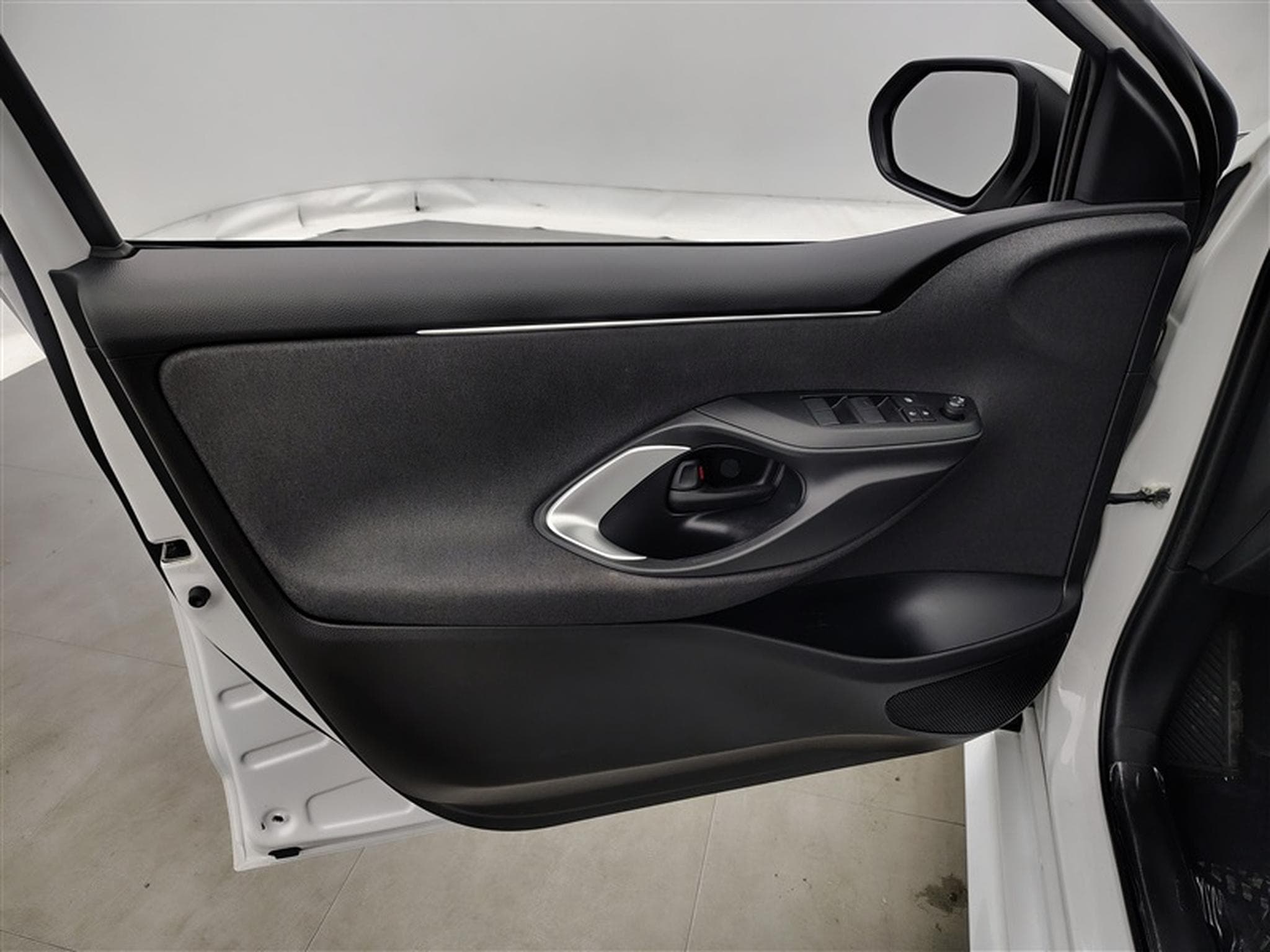 Toyota Yaris 1.5i VVT-i Hybrid Y-conic E-CVT *NAVI/CAMERA/JA* (2022) - Photo 16