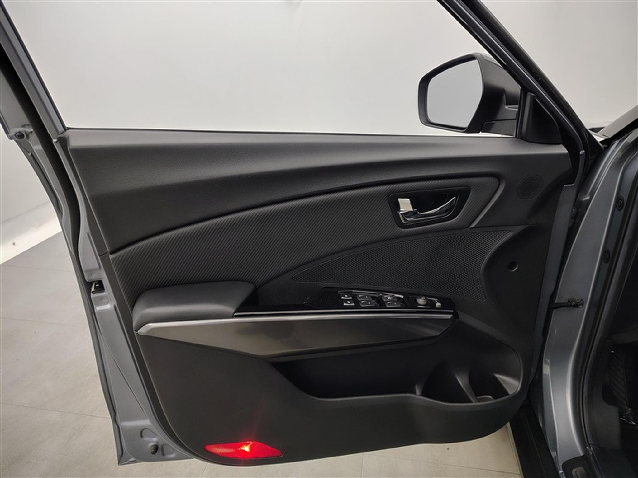 SsangYong Tivoli 1.5 T-GDI 163cv AUTOM. Quartz NAVI / CUIR / CAMERA / JA 18" (2022) - Foto 17