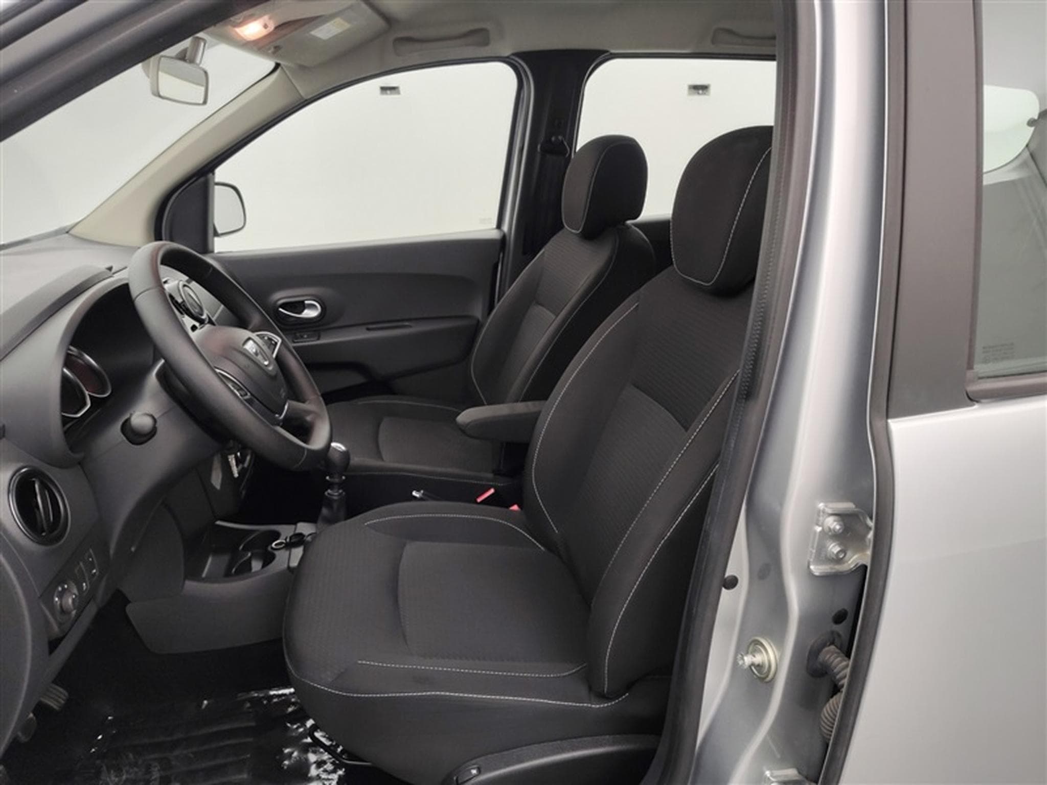 Dacia Lodgy 1.5 Blue dCi 115Cv 7PL CLIM / PDC (2021) - Foto 7