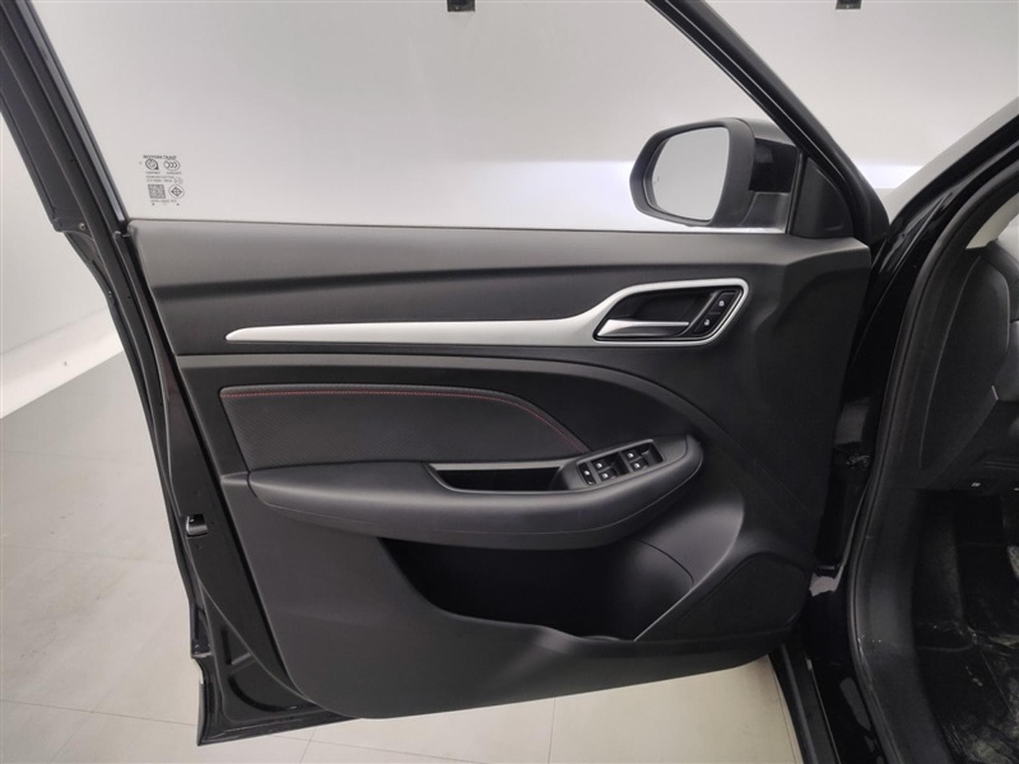 MG ZS 1.5 VTi 105cv Luxury CARPLAY / FULL LED / CUIR / CAMERA 360° (2024) - Foto 18