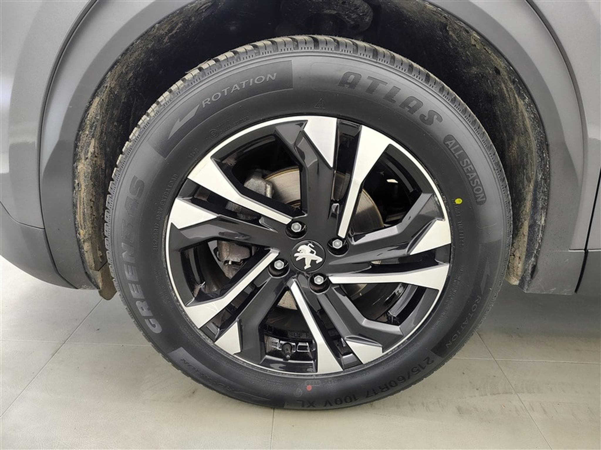 Peugeot 2008 1.2 PureTech 130cv Allure Pack NAVI / FULL LED / CAMERA (2023) - Foto 6