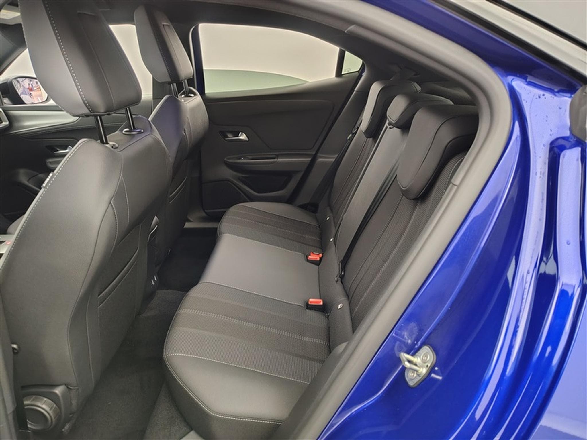 Opel Mokka 1.2 Turbo 130Cv GS CARPLAY / CAMERA / FULL LED / ALU (2026) - Foto 13