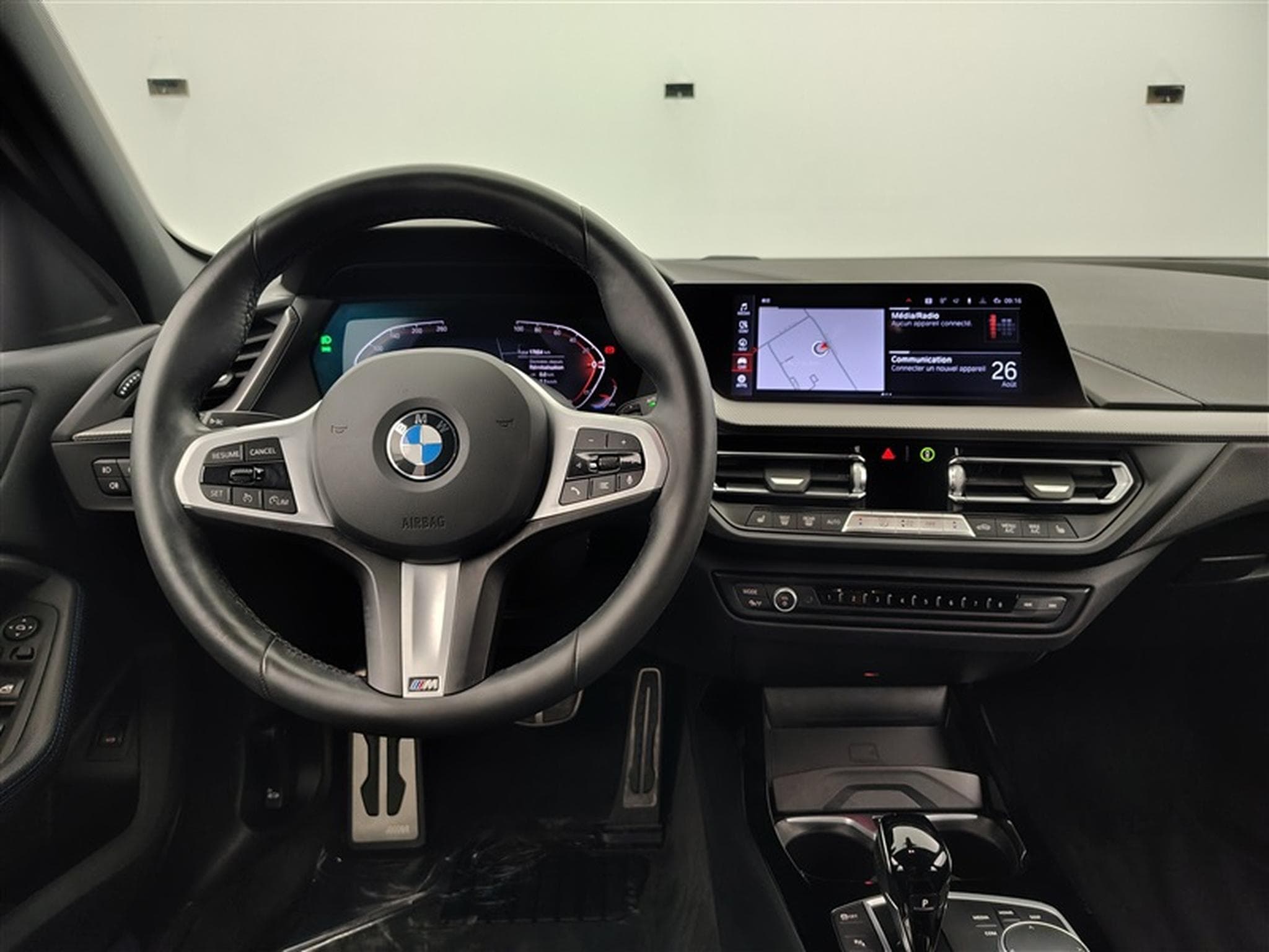 BMW 116 116iA Pack M NAVI / FULL LED / CUIR PARTIEL / CAMERA / JA 17 (2024) - Foto 9