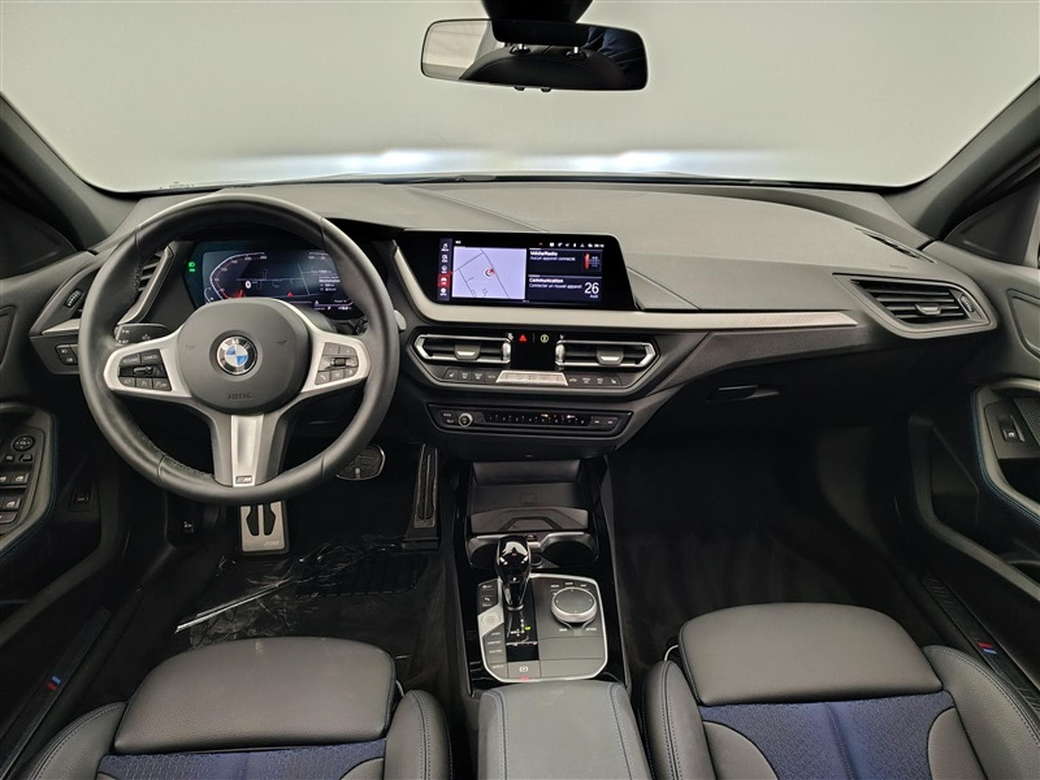 BMW 116 116iA Pack M NAVI / FULL LED / CUIR PARTIEL / CAMERA / JA 17 (2024) - Foto 8