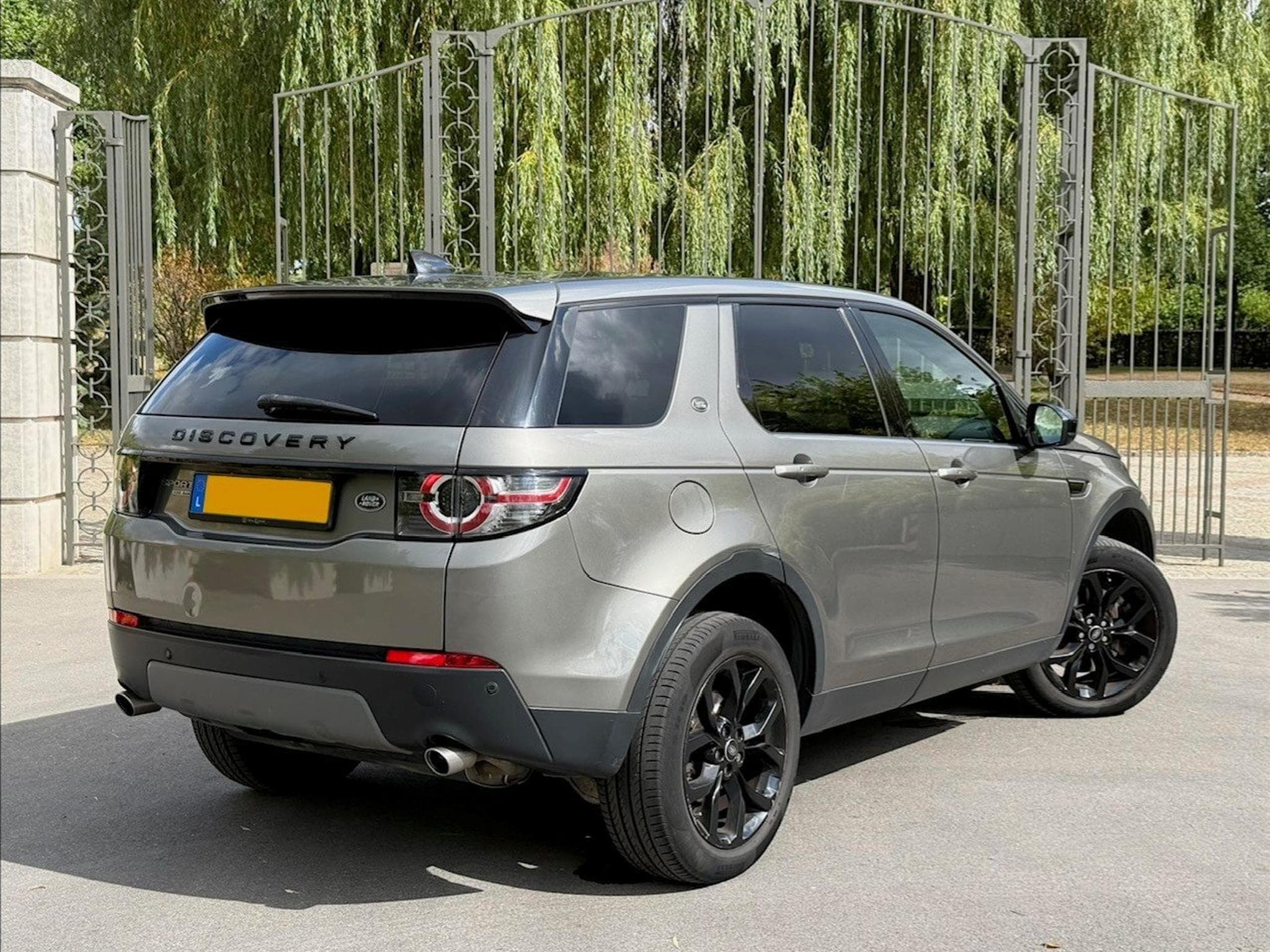 Land-Rover Discovery Sport HSE 2.0 SD4 *Full LR Service* (2018) - Photo 2