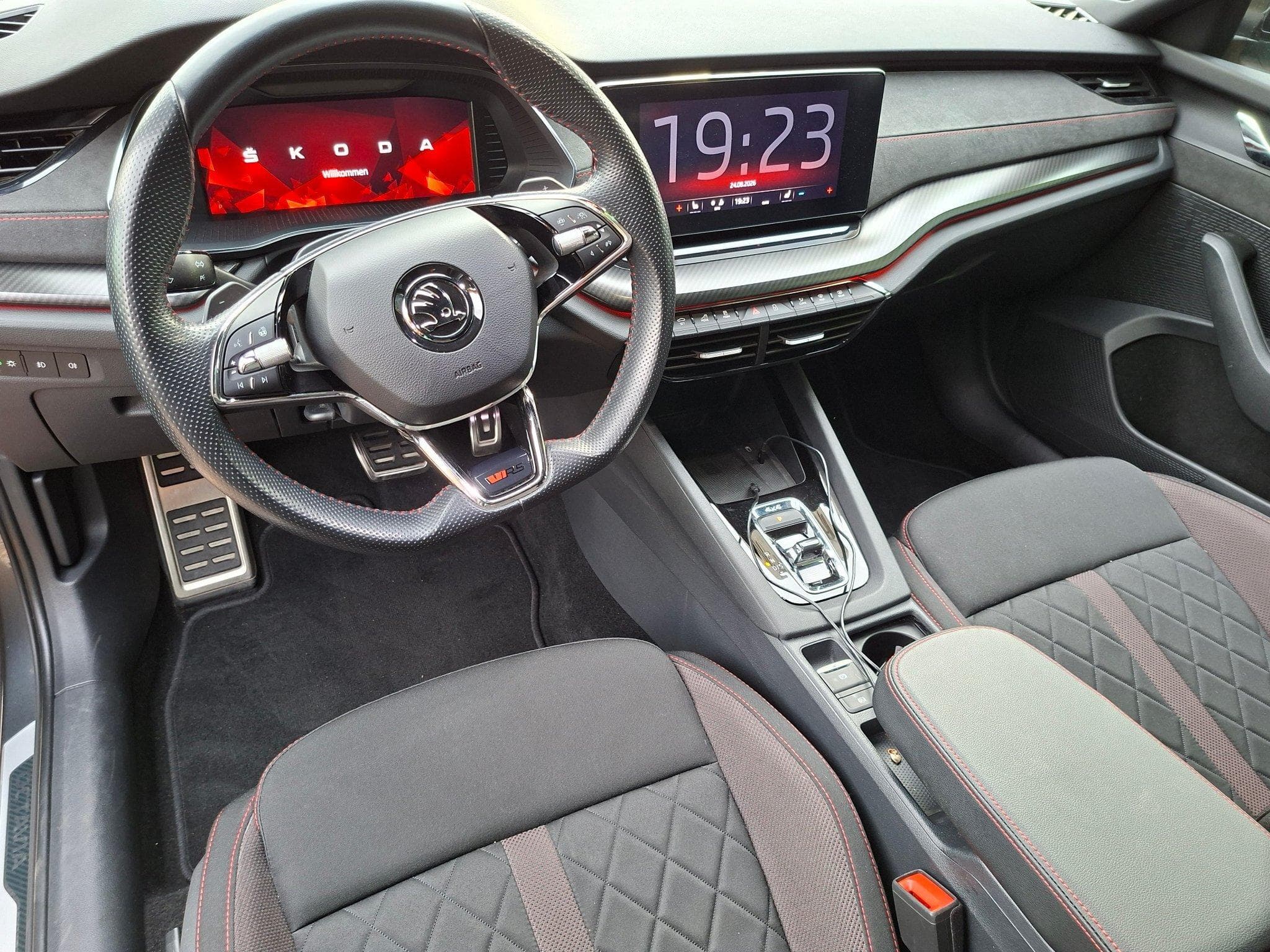 Skoda Octavia RS (2024) - Photo 1