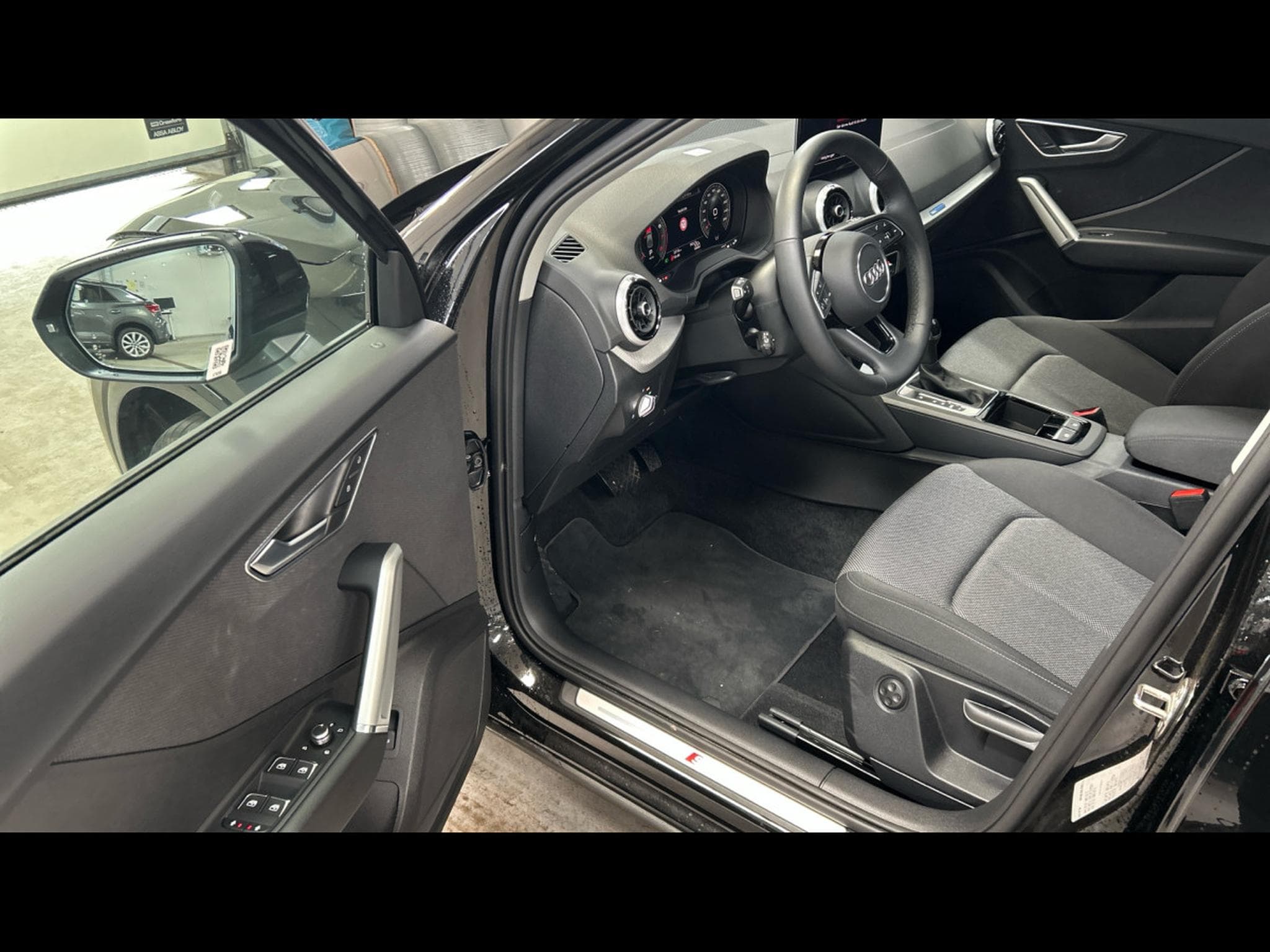 Audi Q2 35 TFSI 150 S TRONIC S LINE *CAM* (2026) - Foto 6