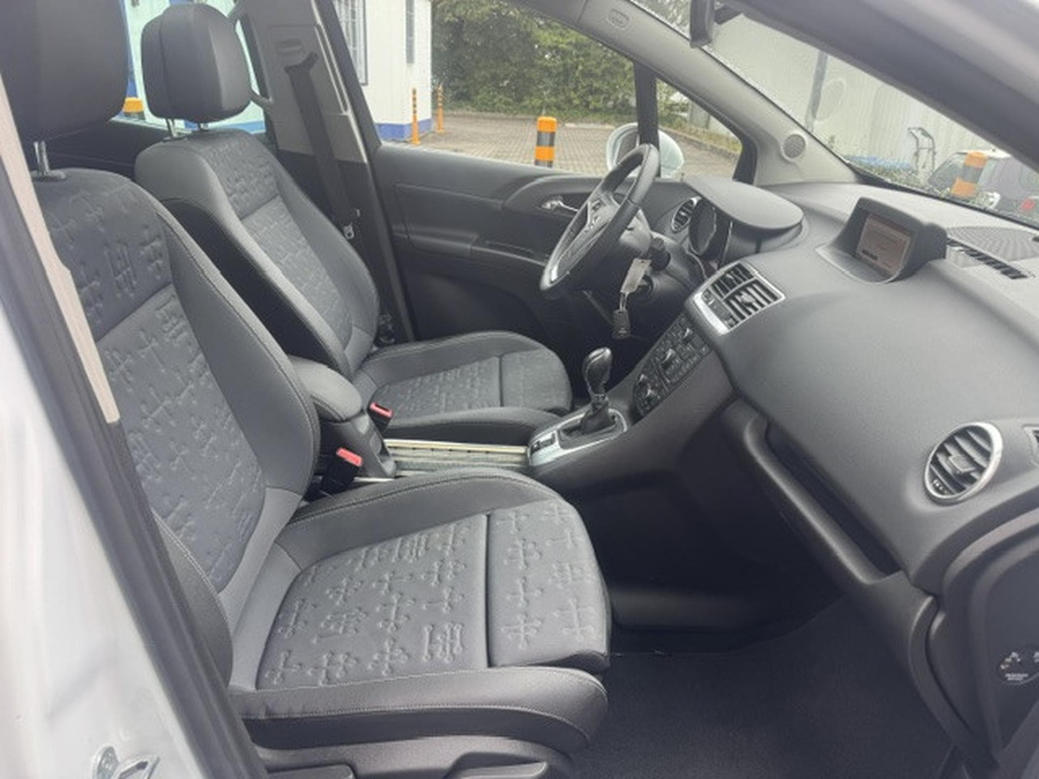 Opel Meriva OPEL MERIVA Innovation PANORAMA NAVI AUTOMATIK LEDER LED (2015) - Foto 4