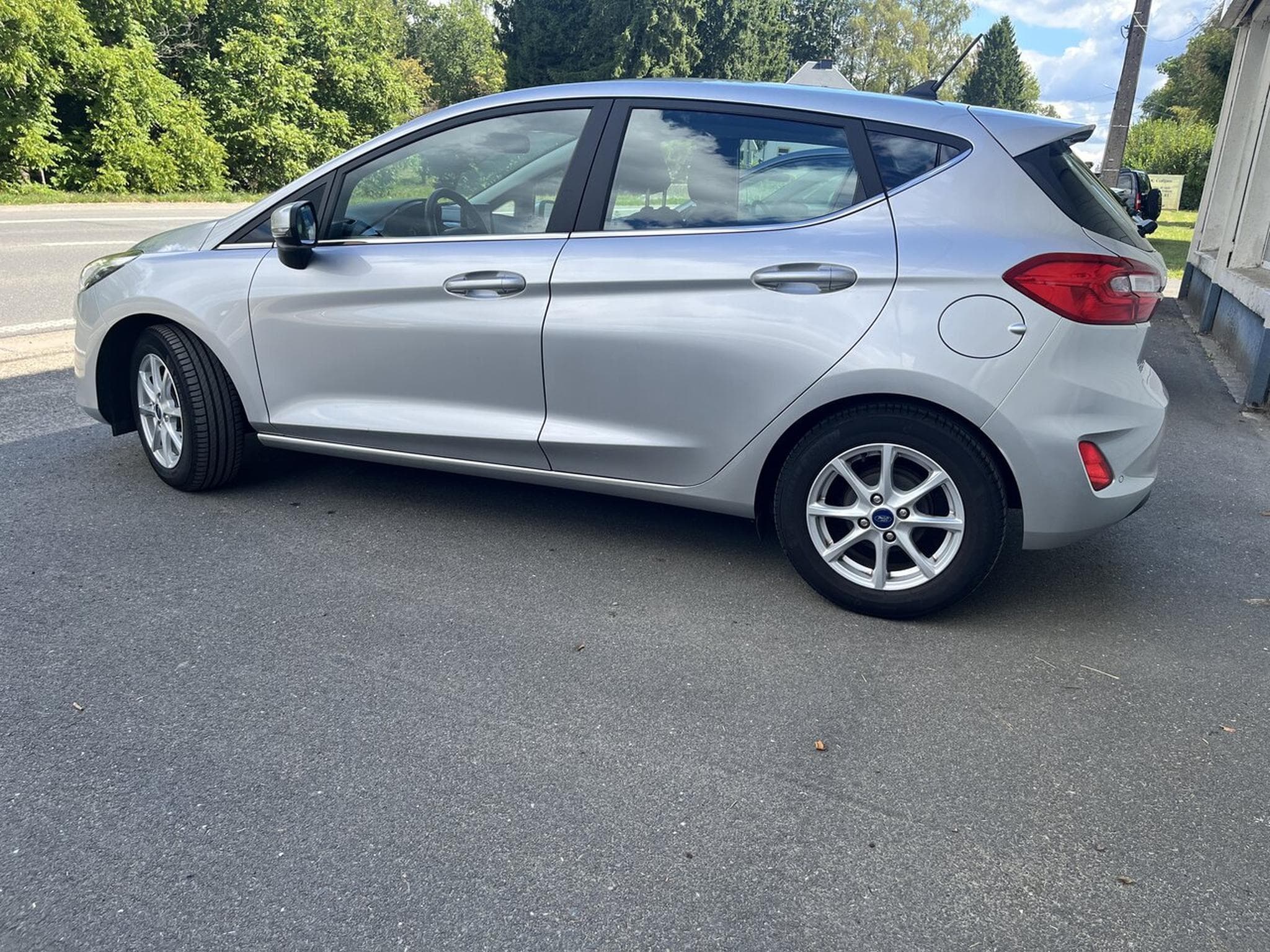 Ford Fiesta TITANIUM - 5 P - sièges, volant et pare brise chauffants, et (2021) - Foto 3