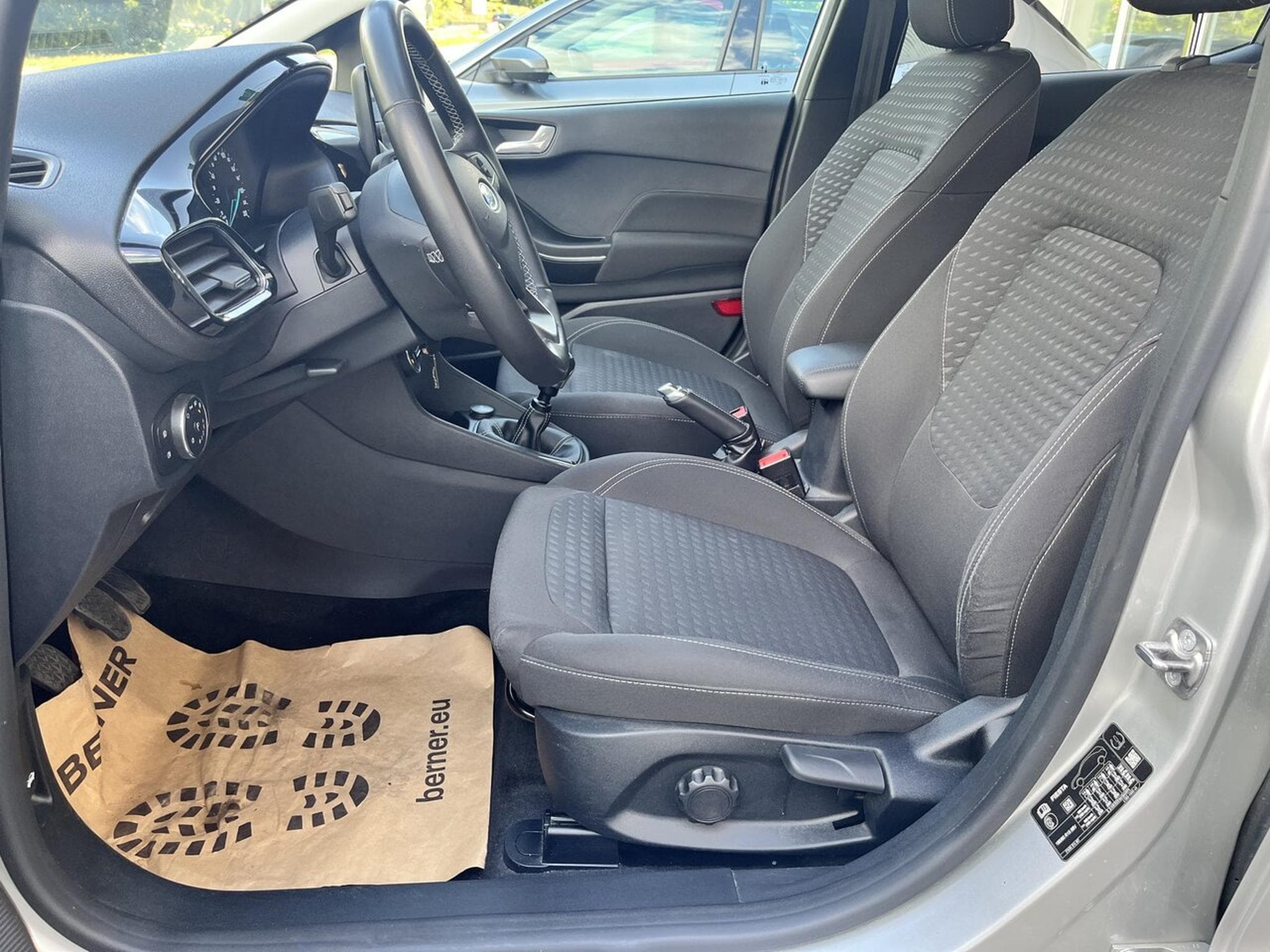 Ford Fiesta TITANIUM - 5 P - sièges, volant et pare brise chauffants, et (2021) - Foto 12