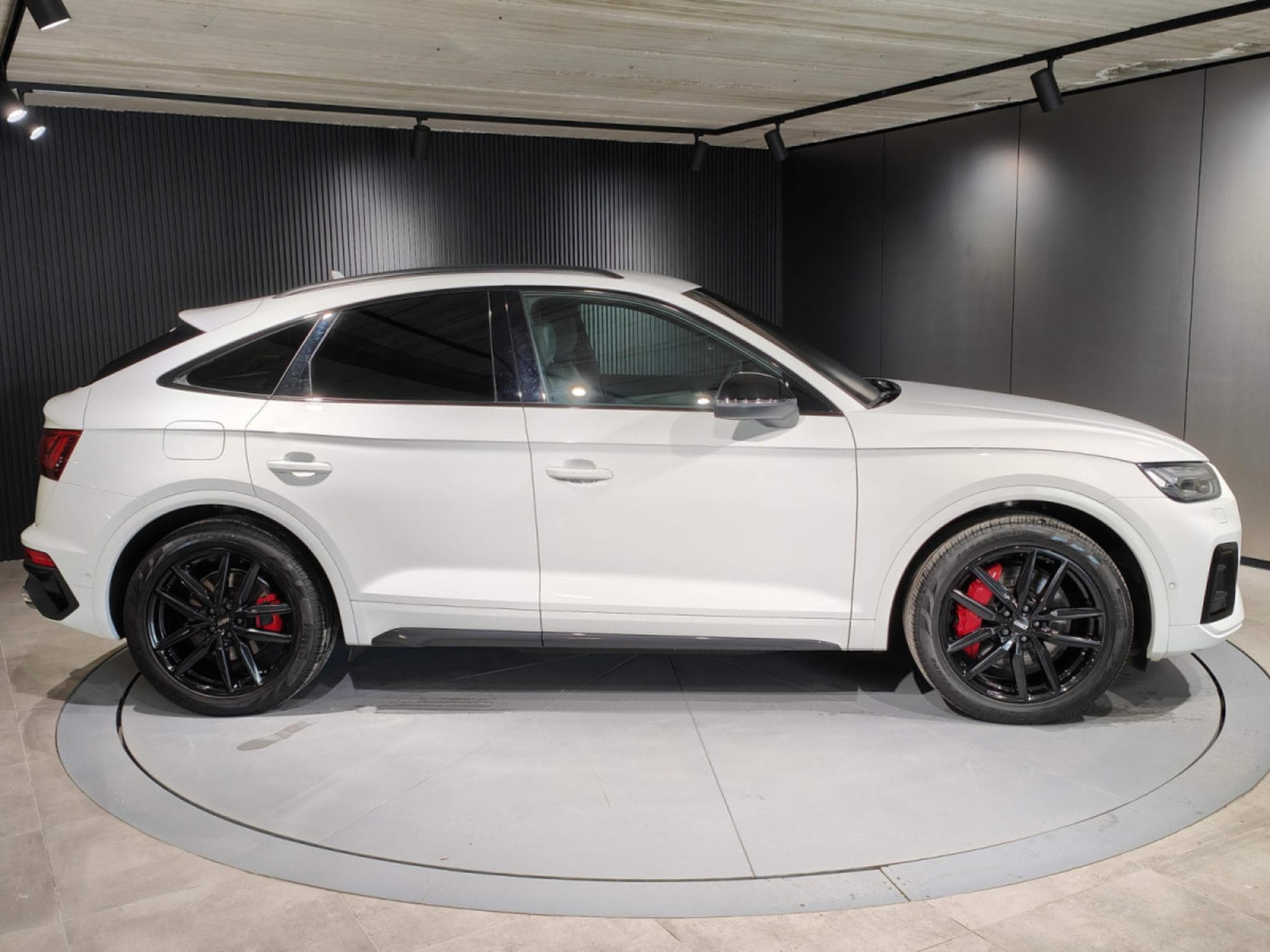Audi SQ5 3.0 TDI V6 SPORTBACK GPS CAMERA 360 SIEGES ELEC CHAUFFANTS M (2021) - Photo 2