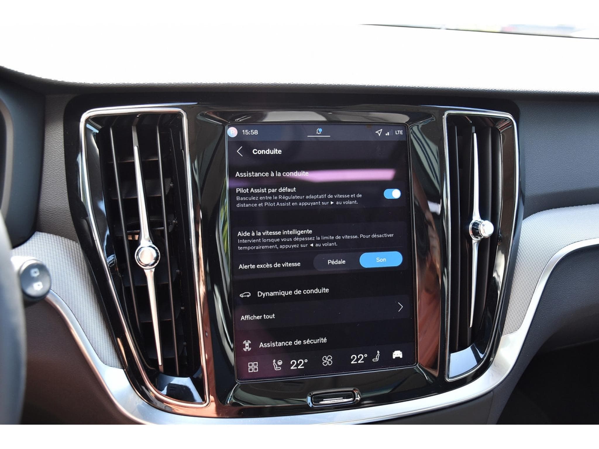 Volvo V60 2.0 B4 Plus Dark Geartronic PANO CUIR MEMO CAM360 HARMAN 1°M (2025) - Photo 14