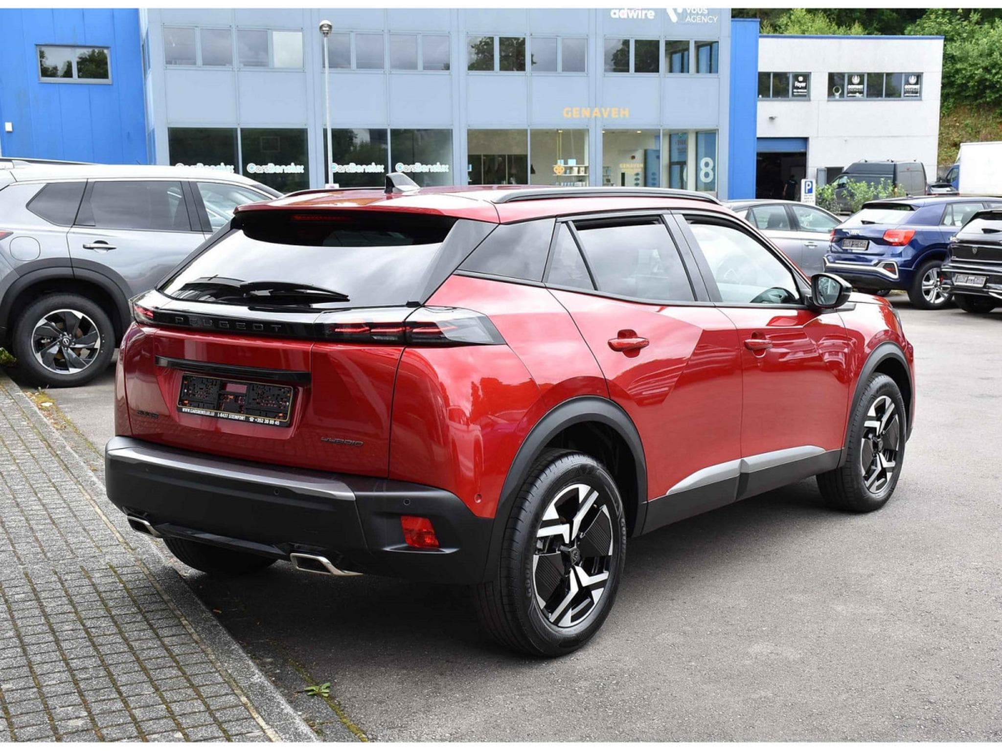 Peugeot 2008 1.2 Hybrid 145 Allure e-DCS6 ACC LANE SIDE GPS CAM360 1°MAIN (2025) - Foto 4