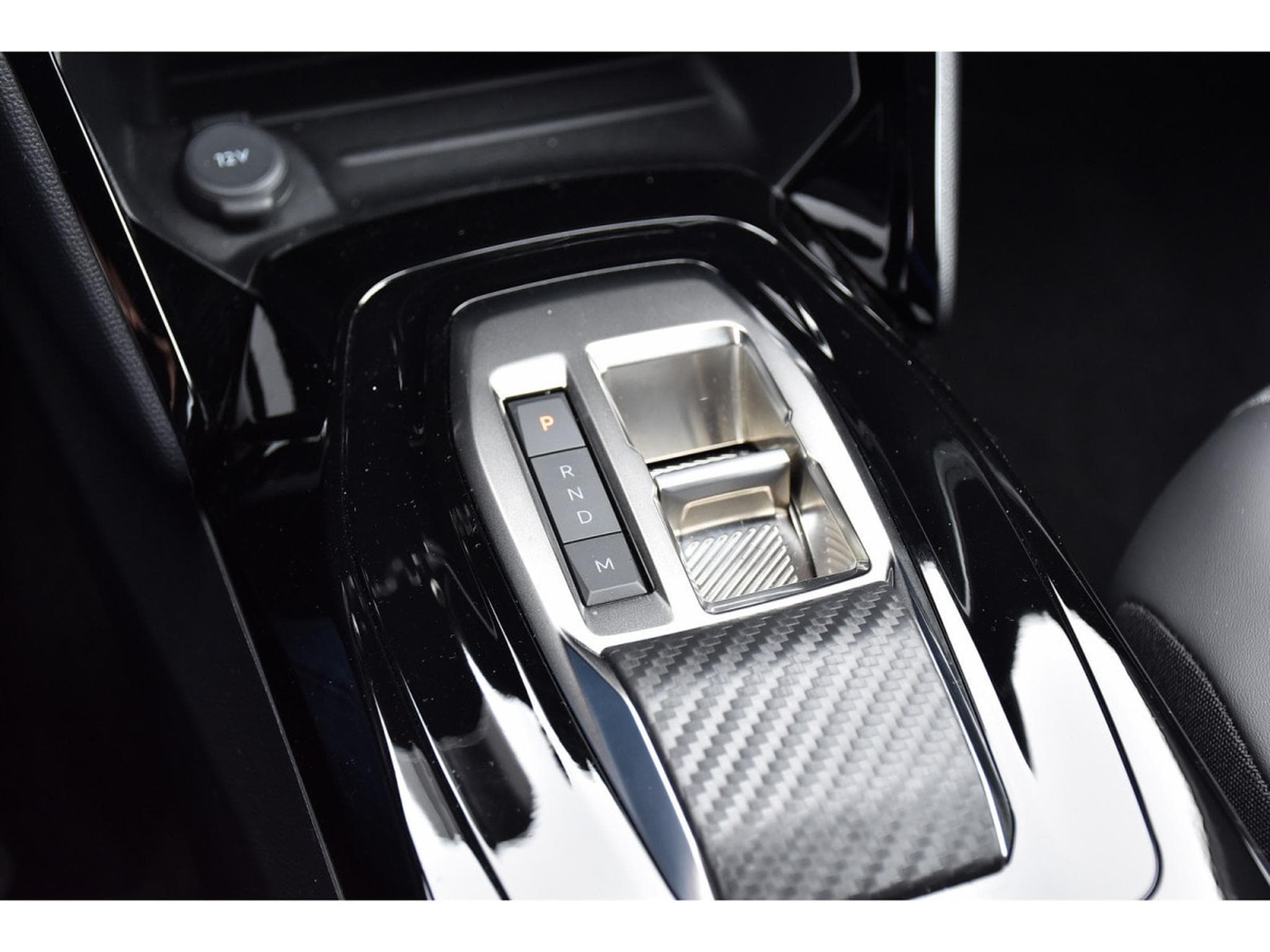 Peugeot 2008 1.2 Hybrid 145 Allure e-DCS6 ACC LANE SIDE GPS CAM360 1°MAIN (2025) - Foto 22