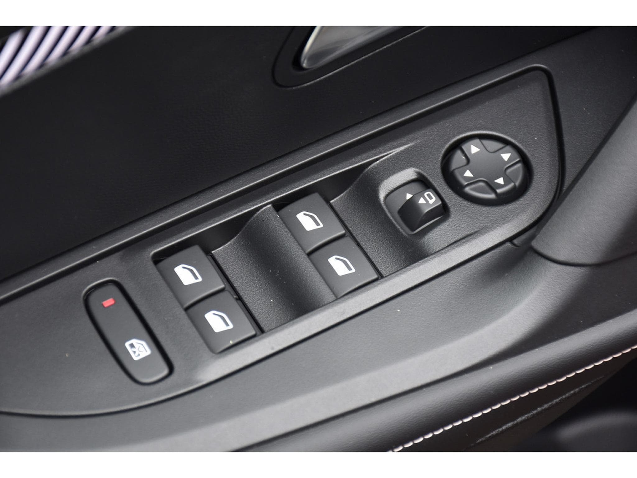 Peugeot 2008 1.2 Hybrid 145 Allure e-DCS6 ACC LANE SIDE GPS CAM360 1°MAIN (2025) - Foto 24