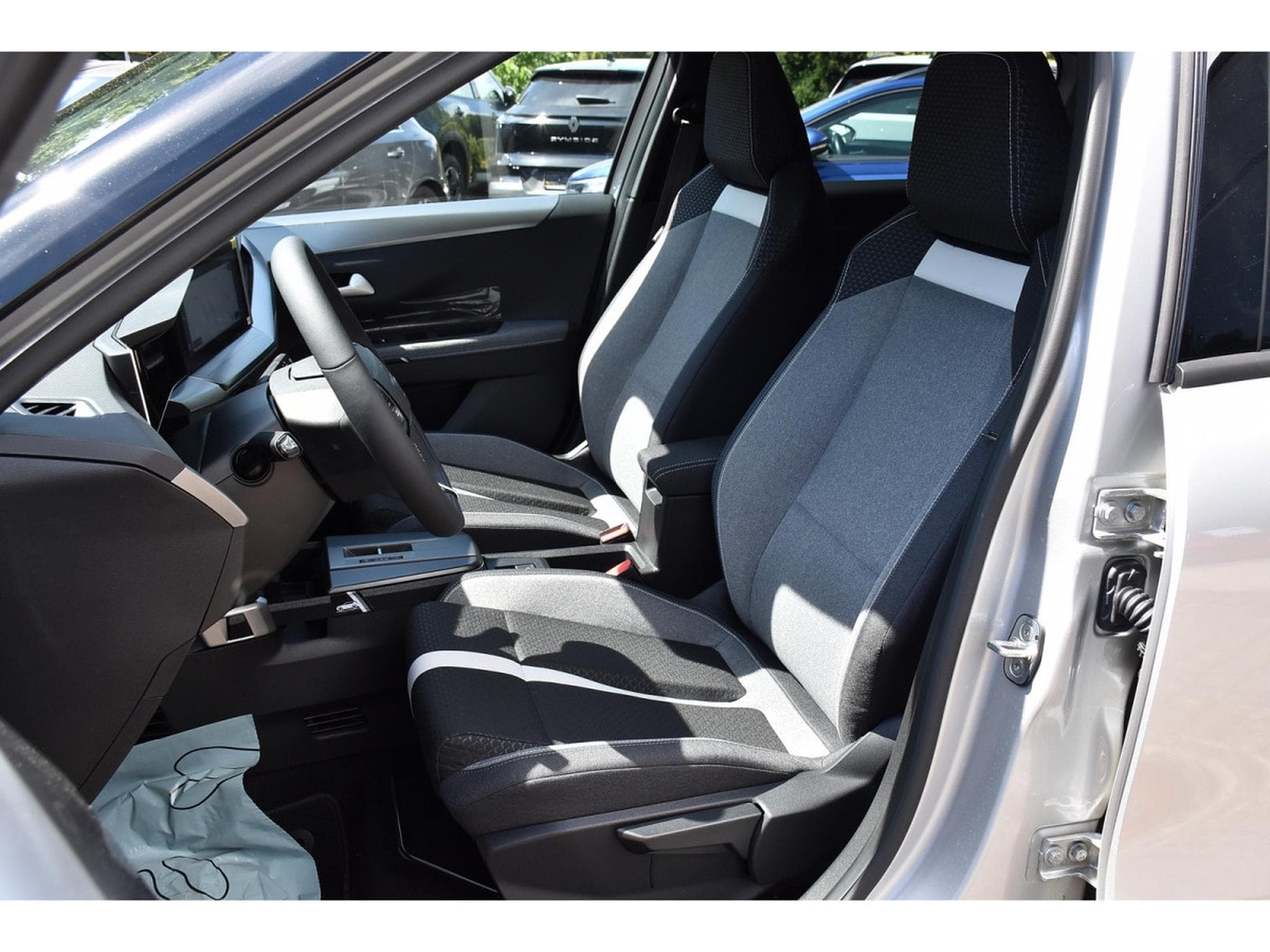 Opel Frontera 1.2 Turbo Hybrid GS e-DCT6 7 Pl. SG CHFF GPS SIDE CAM NEUF (2026) - Foto 6
