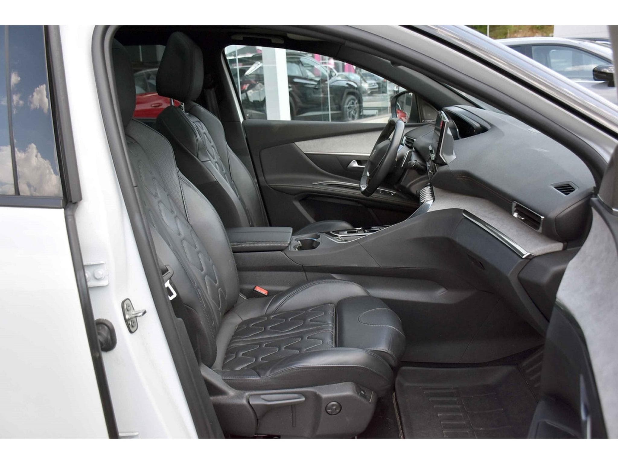 Peugeot 5008 1.5 BlueHDI GT EAT8 PANO CUIR FOCAL ACC SIDE CAM360 1° MAIN (2023) - Foto 7
