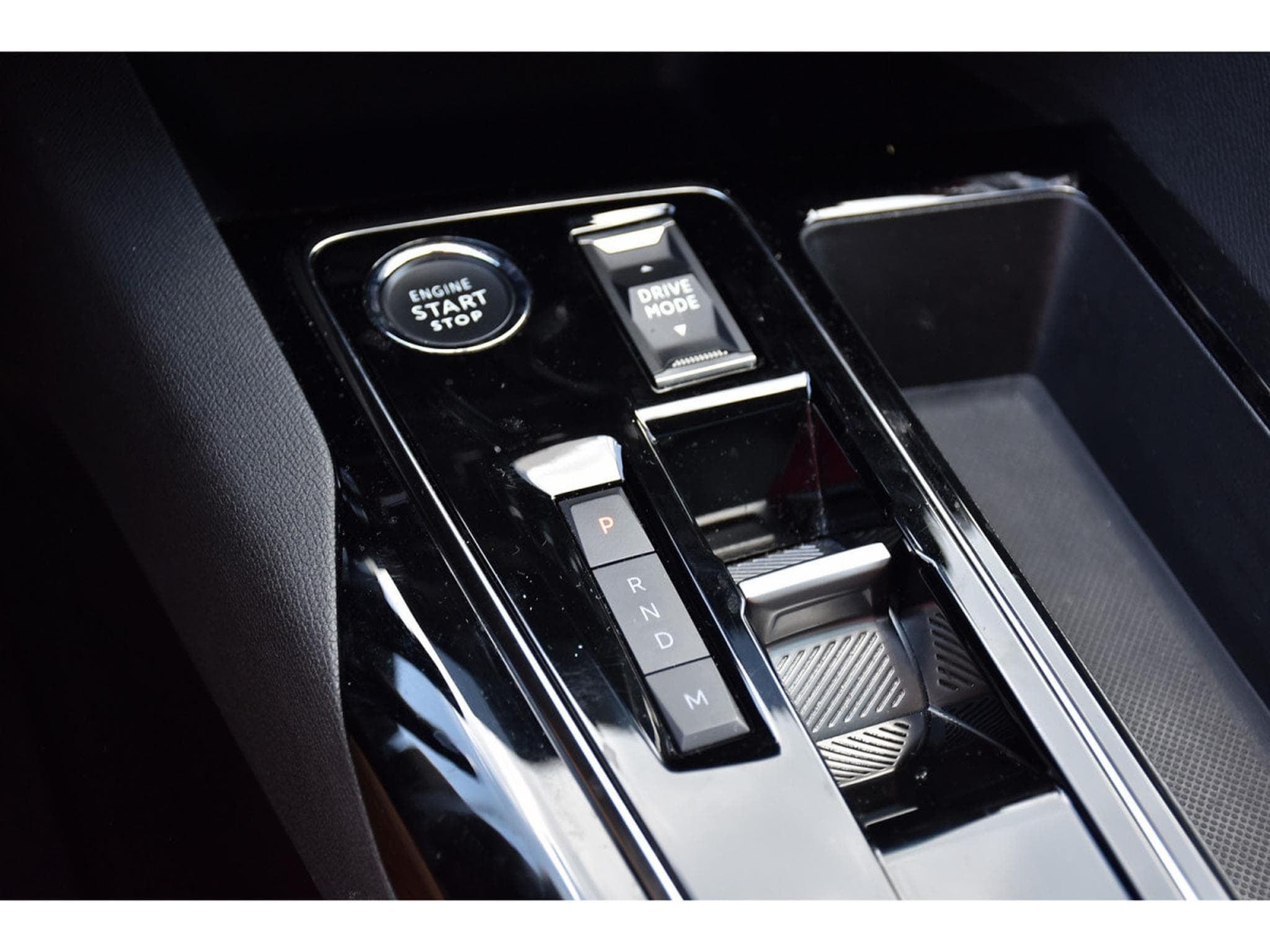 Peugeot 5008 1.5 BlueHDI GT EAT8 PANO CUIR FOCAL ACC SIDE CAM360 1° MAIN (2023) - Foto 19