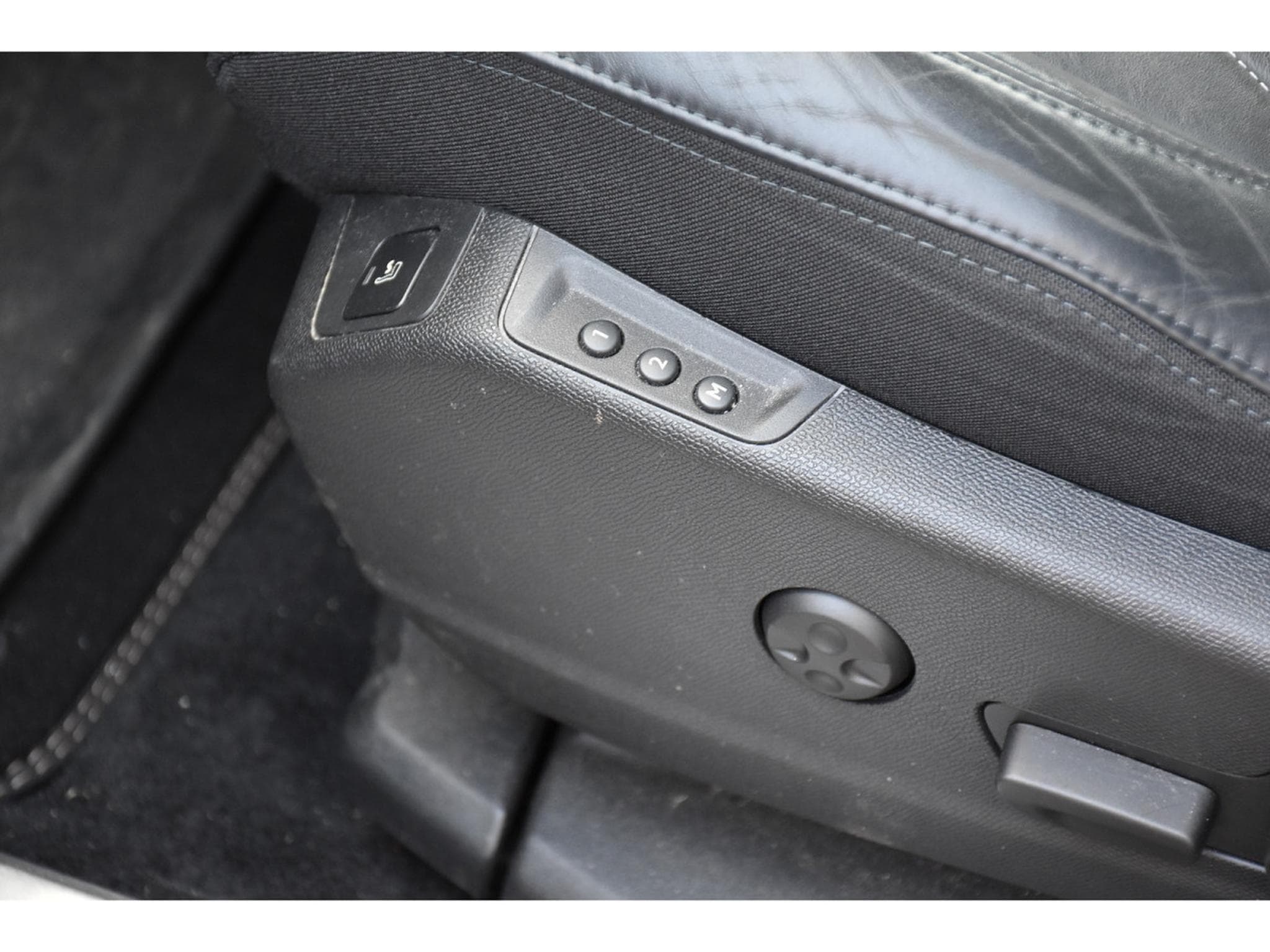 Peugeot 5008 1.5 BlueHDI GT EAT8 PANO CUIR FOCAL ACC SIDE CAM360 1° MAIN (2023) - Foto 22