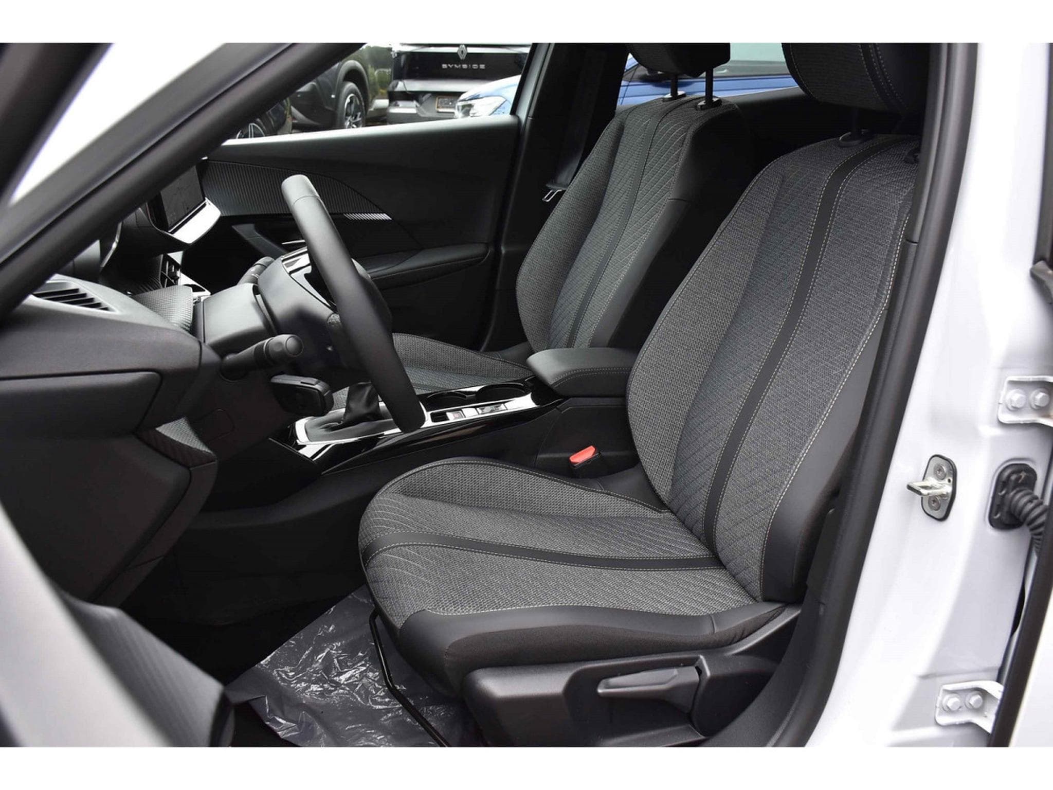 Peugeot 2008 1.2 PureTech Allure ACC GPS LANE SIDE REGUL CAM 360 1° MAIN (2025) - Foto 6